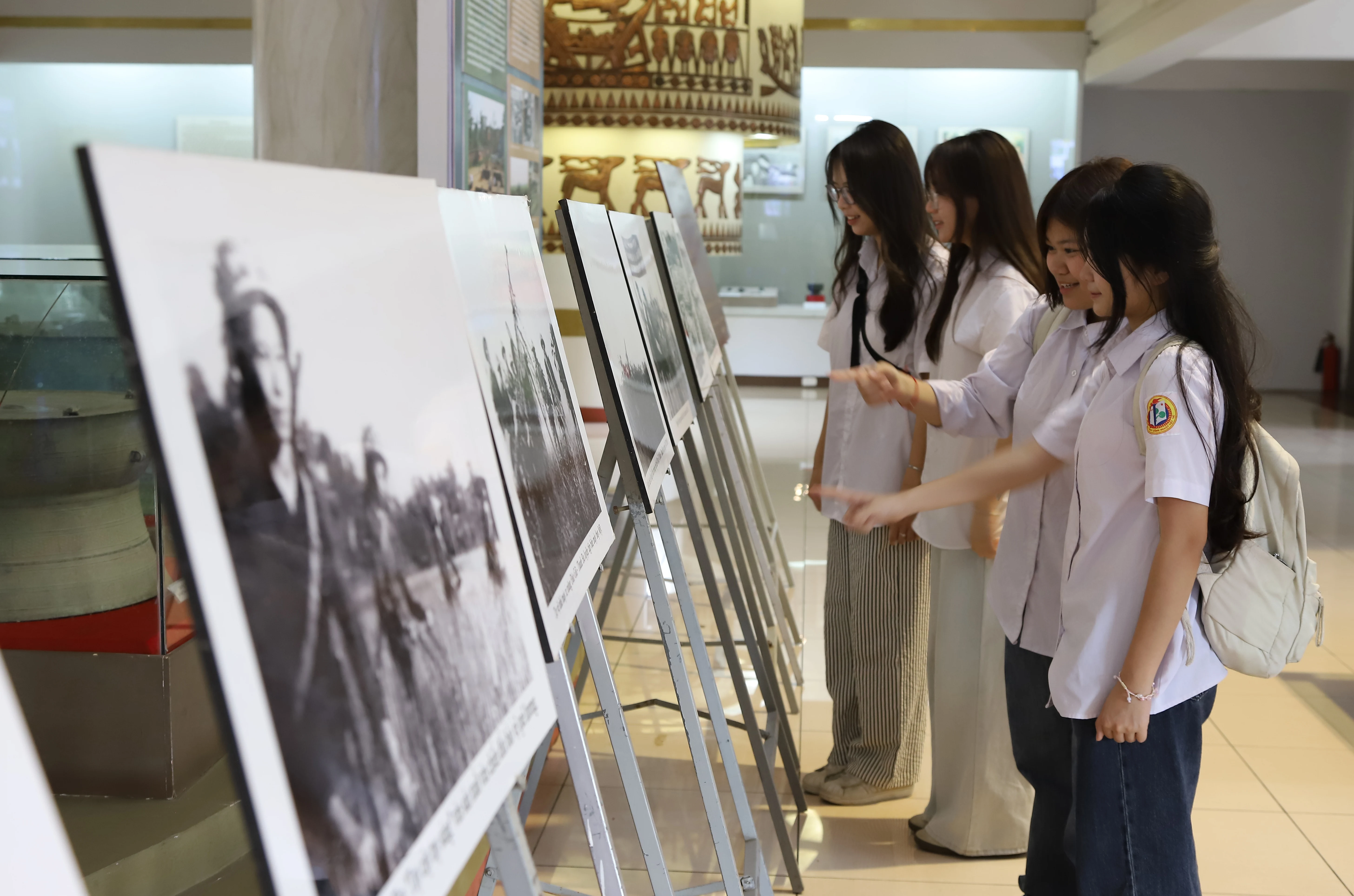 Khai mạc trưng bày chuyên đề “Đại thắng mùa Xuân năm 1975 - Sức mạnh đại đoàn kết dân tộc”