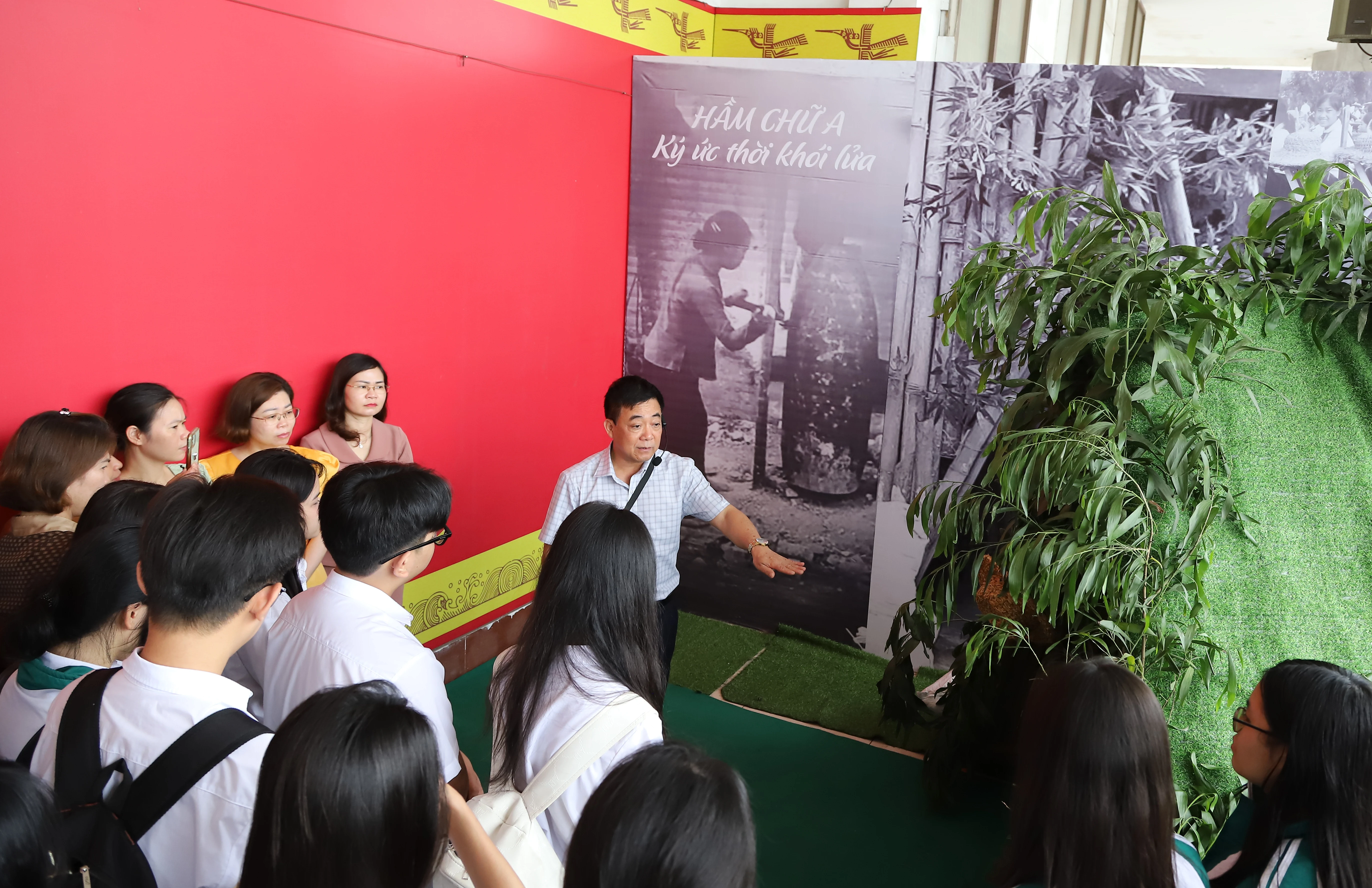 Khai mạc trưng bày chuyên đề “Đại thắng mùa Xuân năm 1975 - Sức mạnh đại đoàn kết dân tộc”