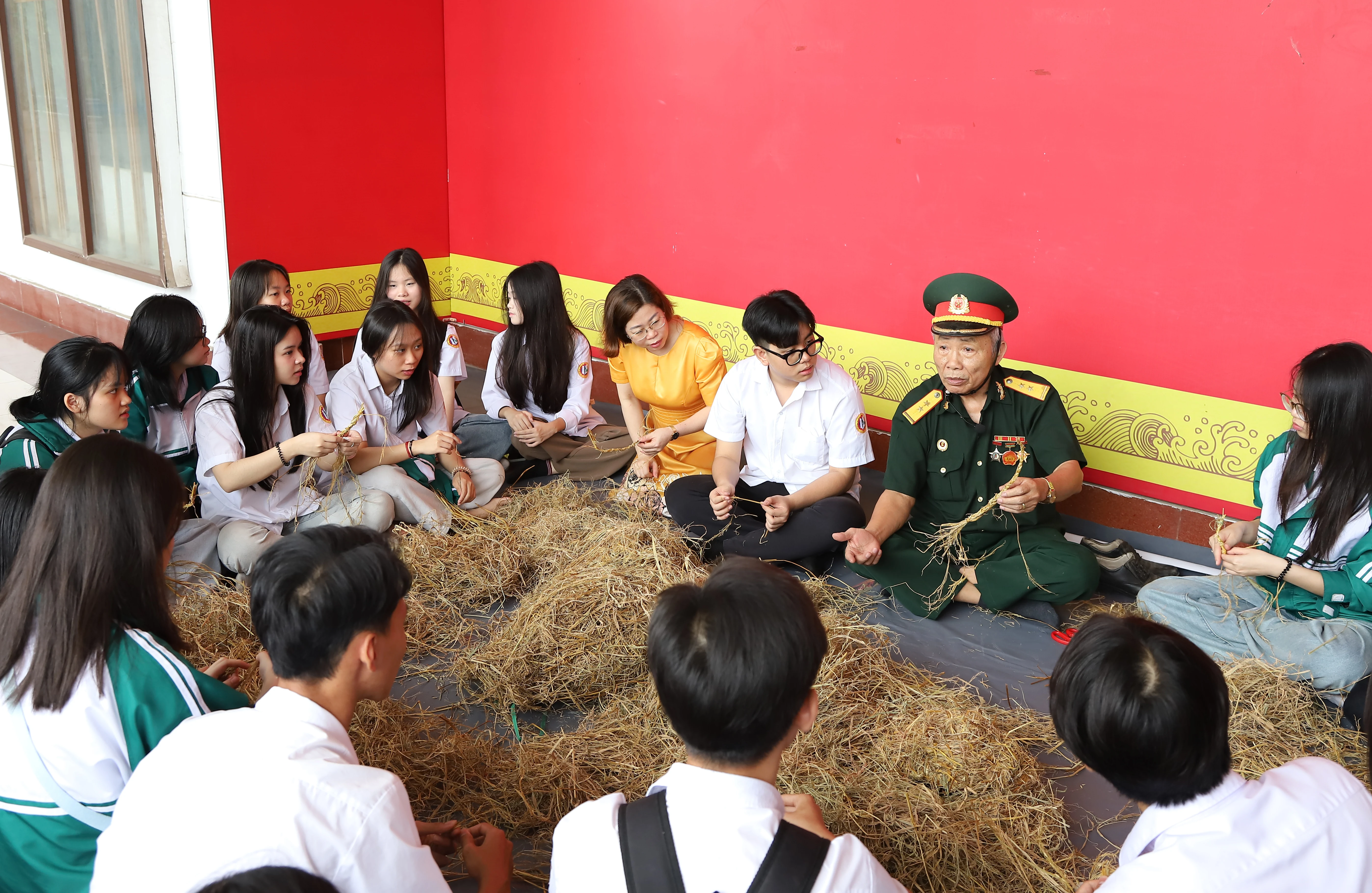 Khai mạc trưng bày chuyên đề “Đại thắng mùa Xuân năm 1975 - Sức mạnh đại đoàn kết dân tộc”