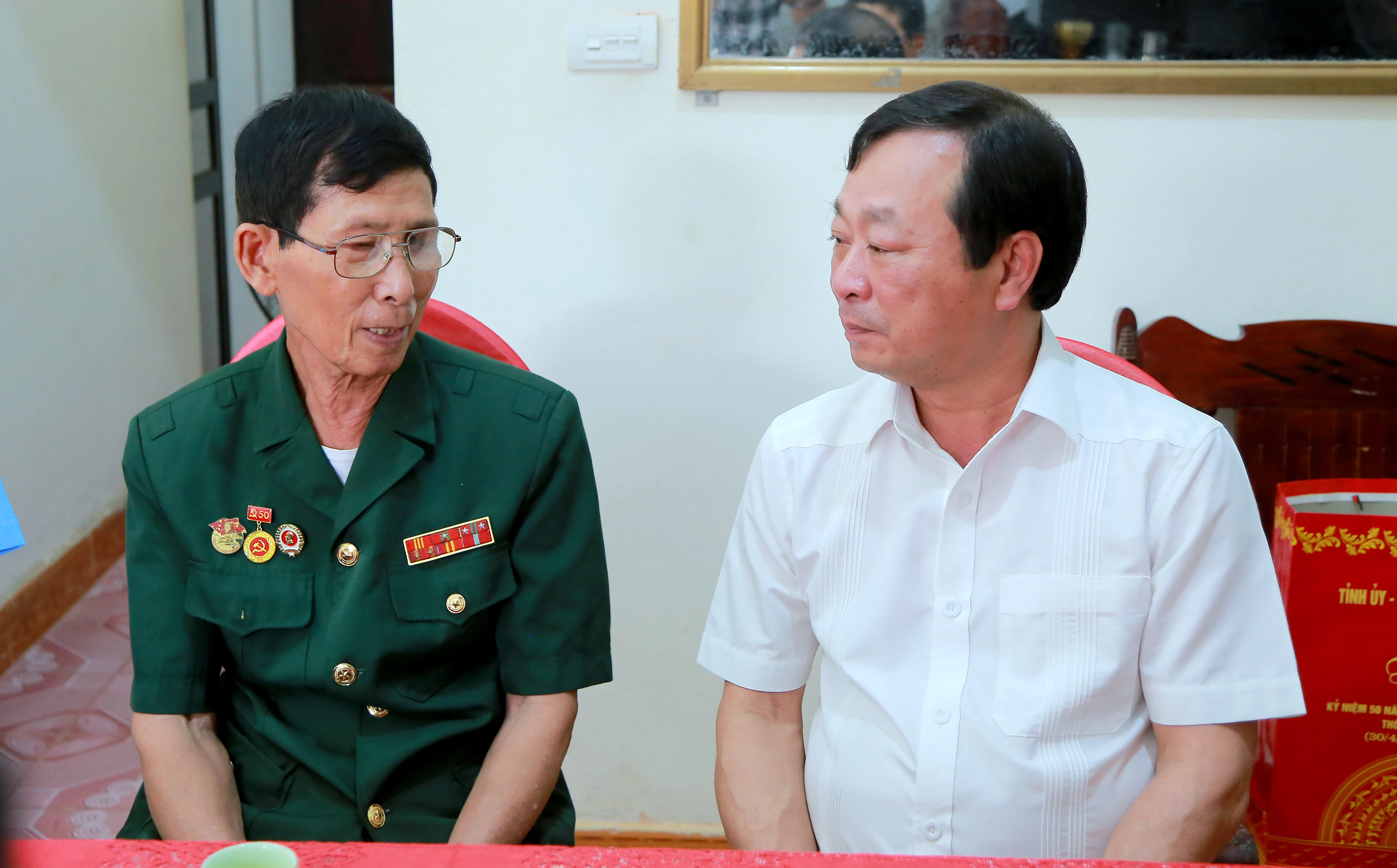 Chủ tịch UBND tỉnh thăm, tặng quà thương binh, gia đình chính sách, người có công