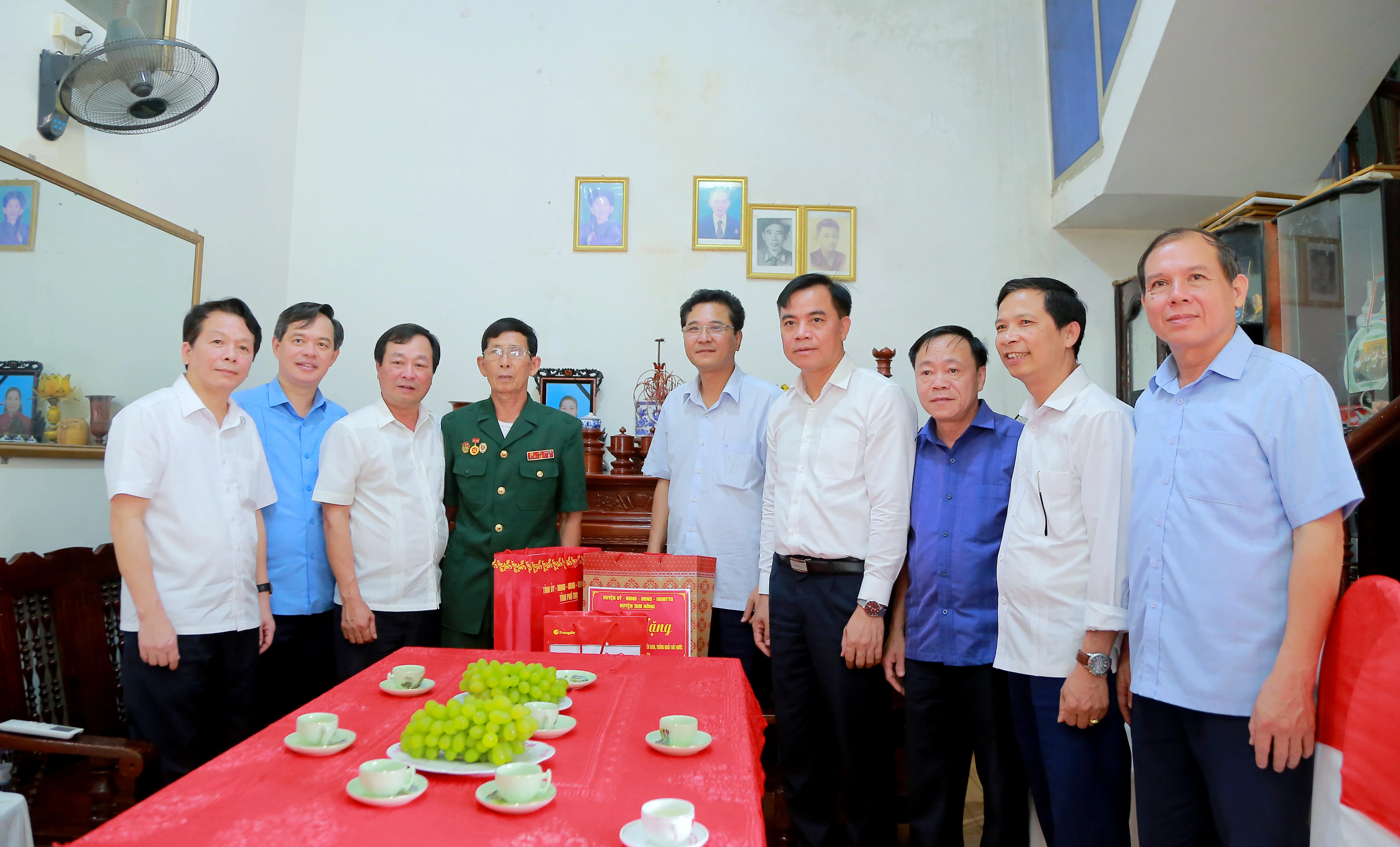 Chủ tịch UBND tỉnh thăm, tặng quà thương binh, gia đình chính sách, người có công