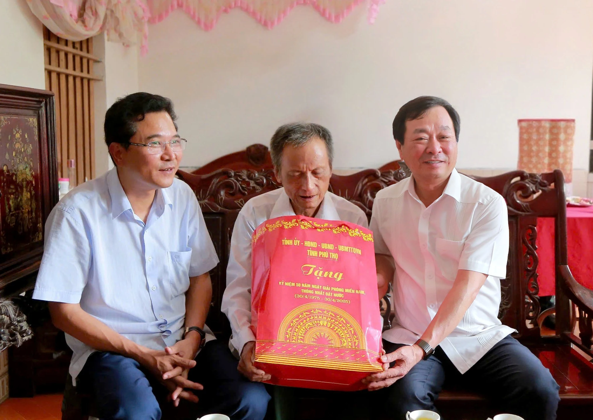 Chủ tịch UBND tỉnh thăm, tặng quà thương binh, gia đình chính sách, người có công