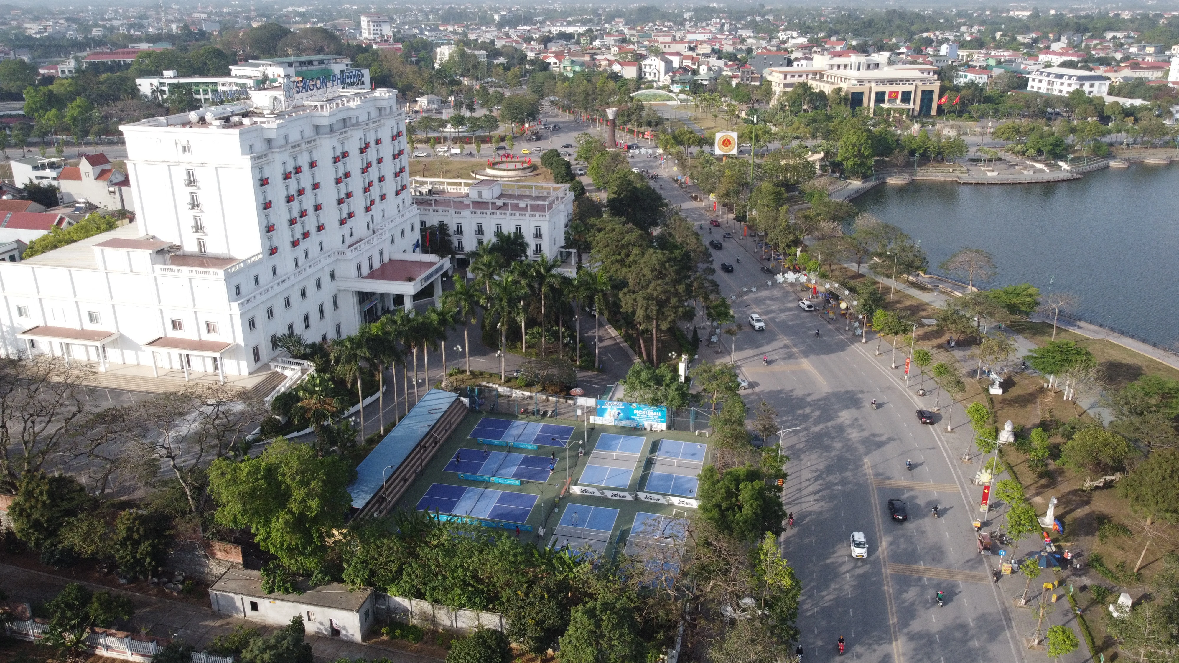 Tuyên truyền cổ động chào mừng kỷ niệm 50 năm Ngày thống nhất đất nước