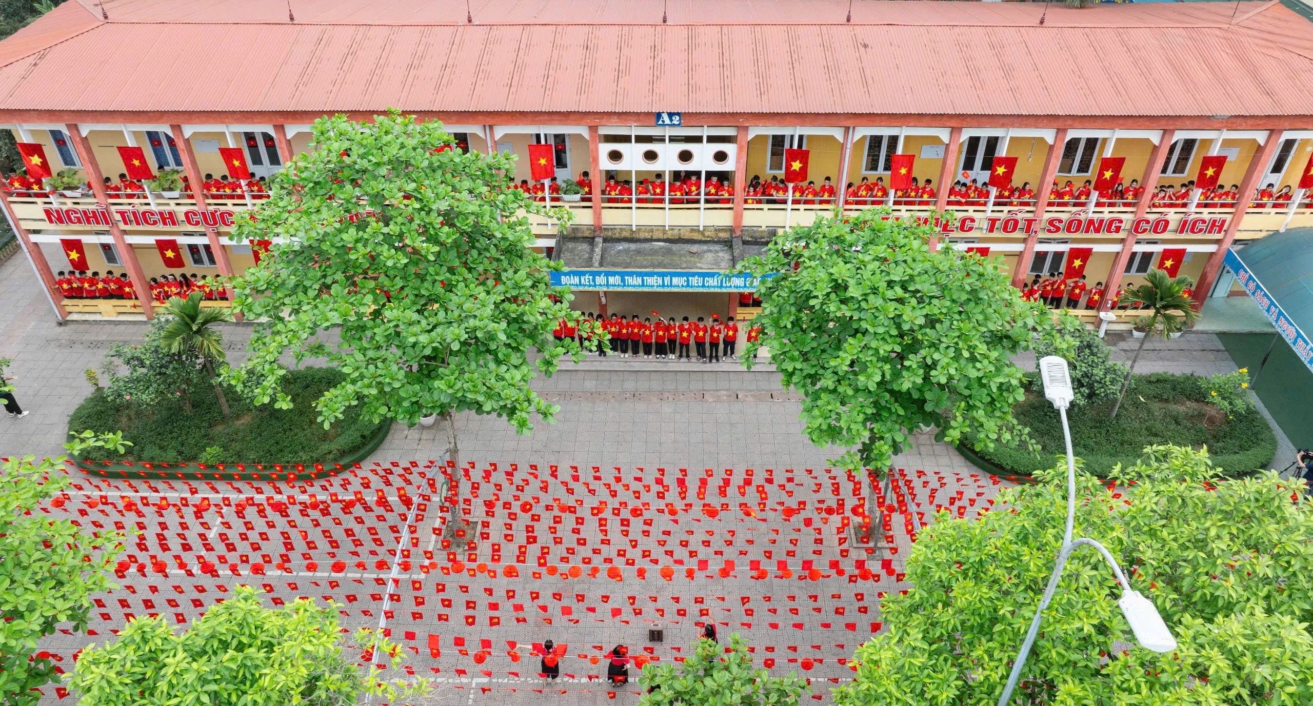 Tuyên truyền cổ động chào mừng kỷ niệm 50 năm Ngày thống nhất đất nước