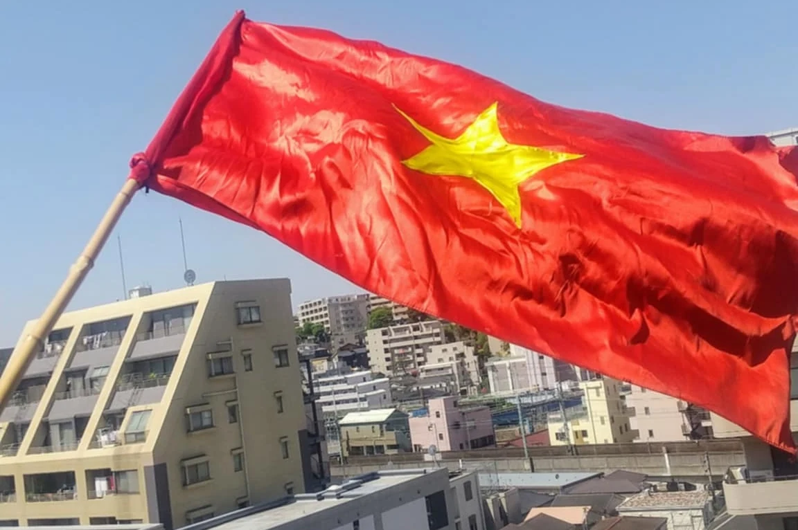 Hướng về Tổ quốc