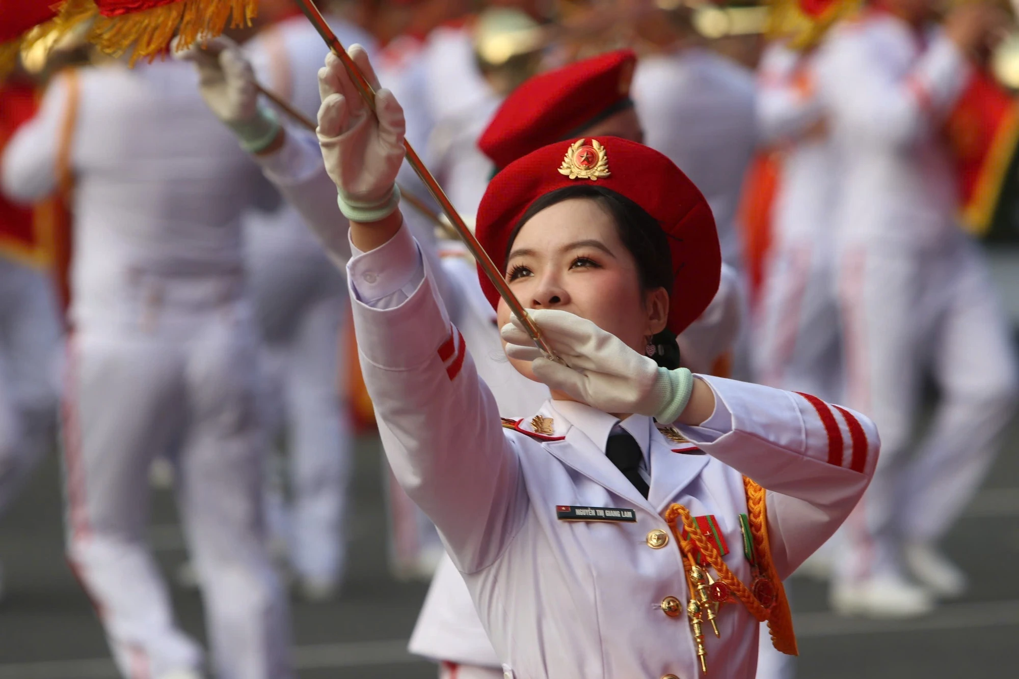 Nghi thức bắn đại bác và múa súng tại Lễ kỷ niệm 50 năm Giải phóng miền nam, thống nhất đất nước