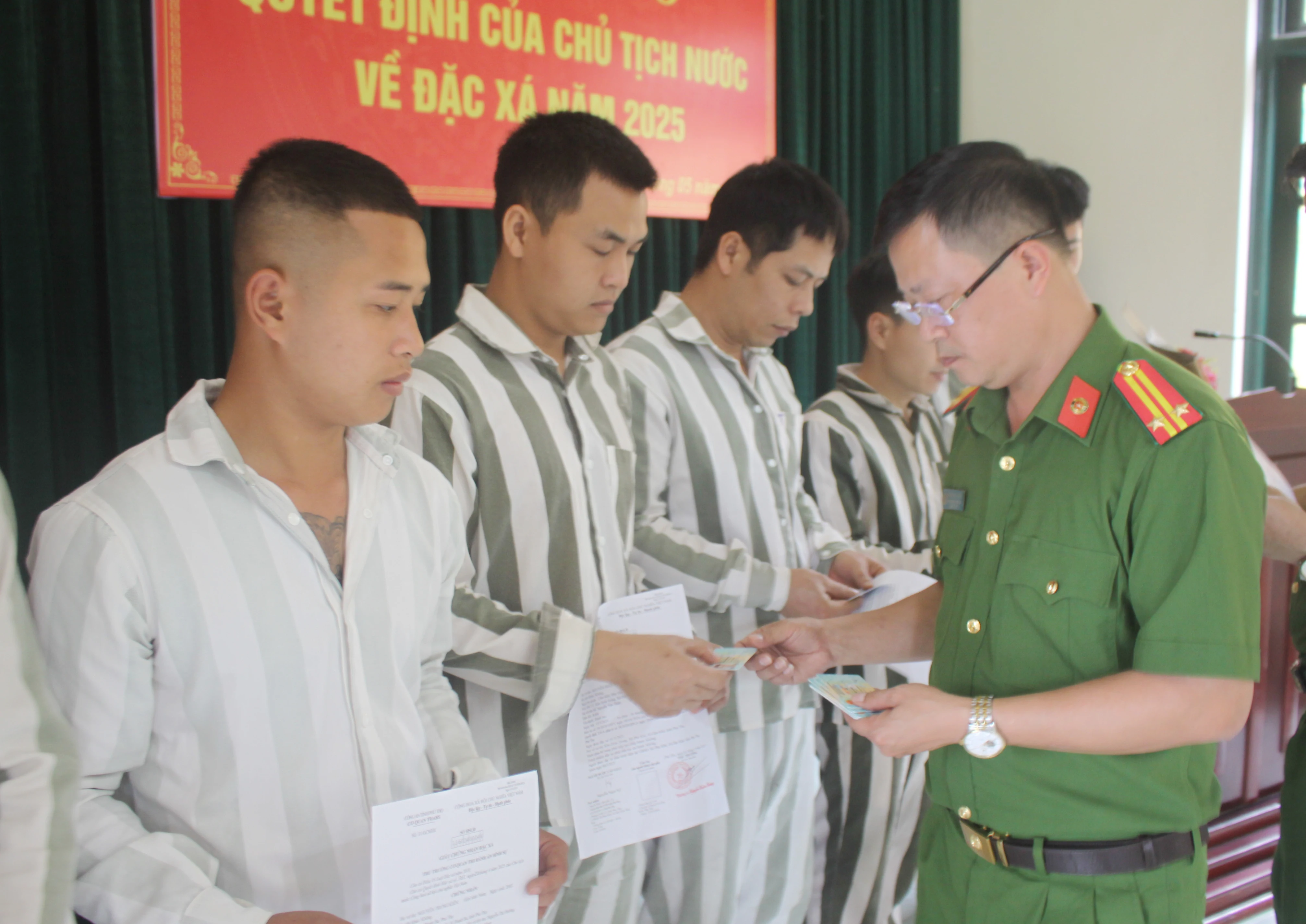 Trại tạm giam, Công an tỉnh công bố Quyết định đặc xá cho 11 phạm nhân