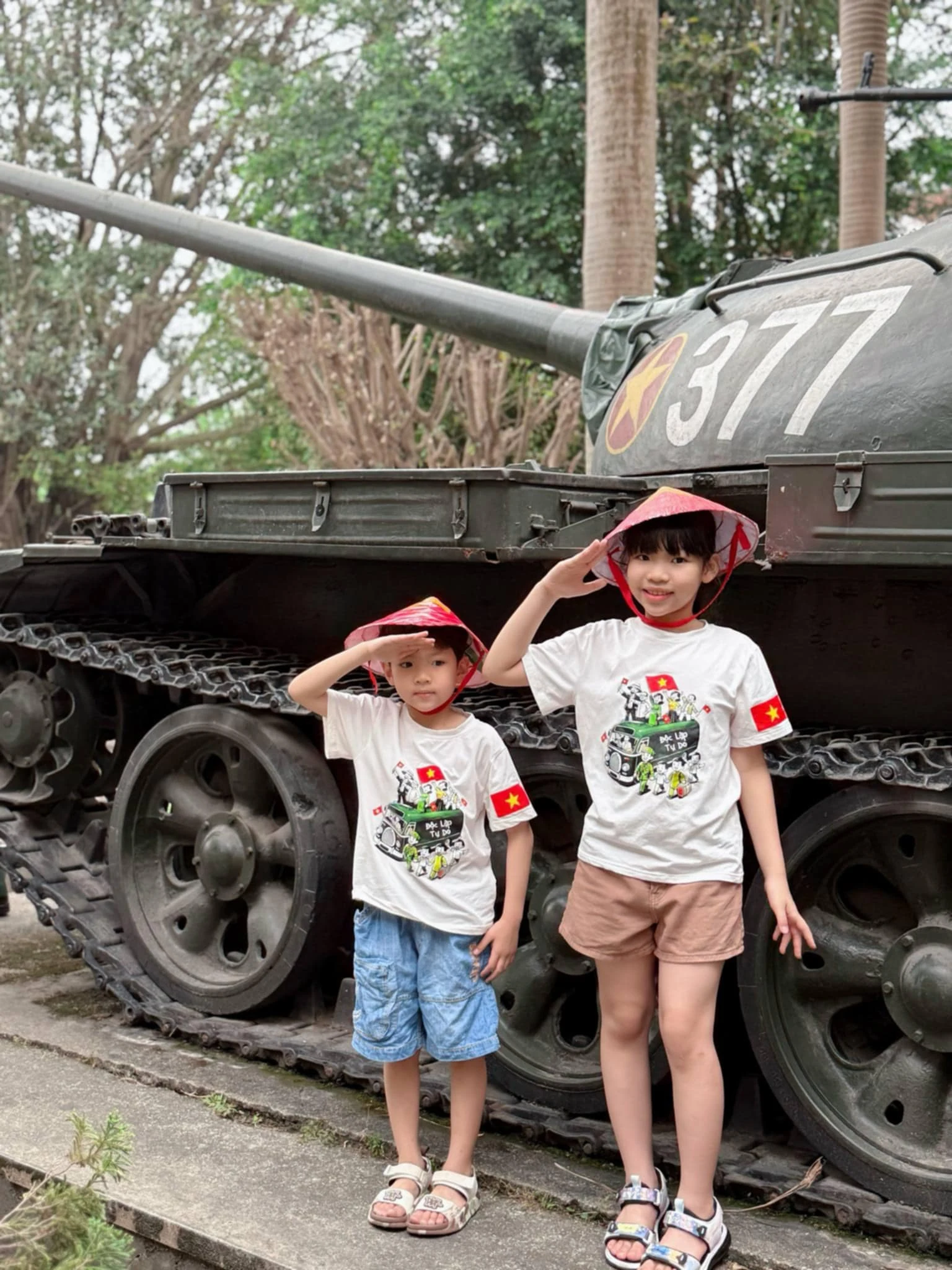 Hướng về Tổ quốc