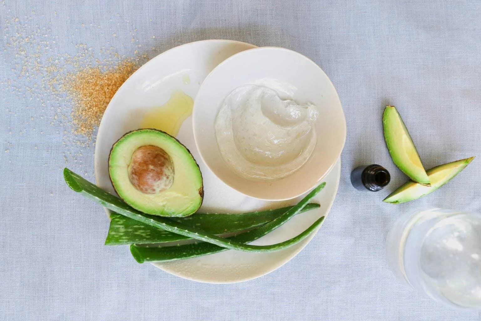 7 biện pháp tự nhiên duy trì làn da trẻ trung, khỏe mạnh- Ảnh 2. 7 biện pháp tự nhiên duy trì làn da trẻ trung, khỏe mạnh