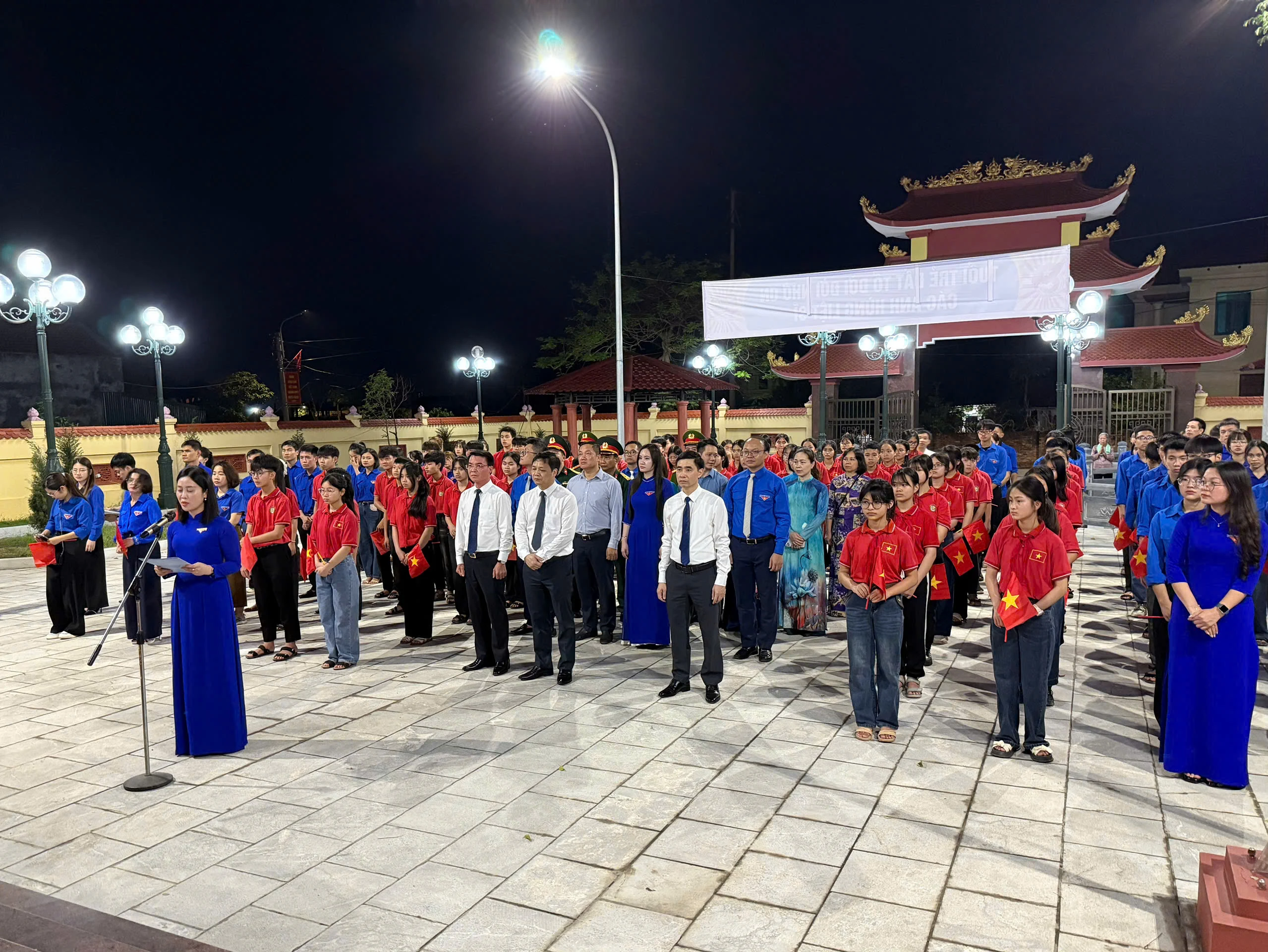 Tỉnh đoàn Phú Thọ thắp nến tri ân Anh hùng liệt sĩ