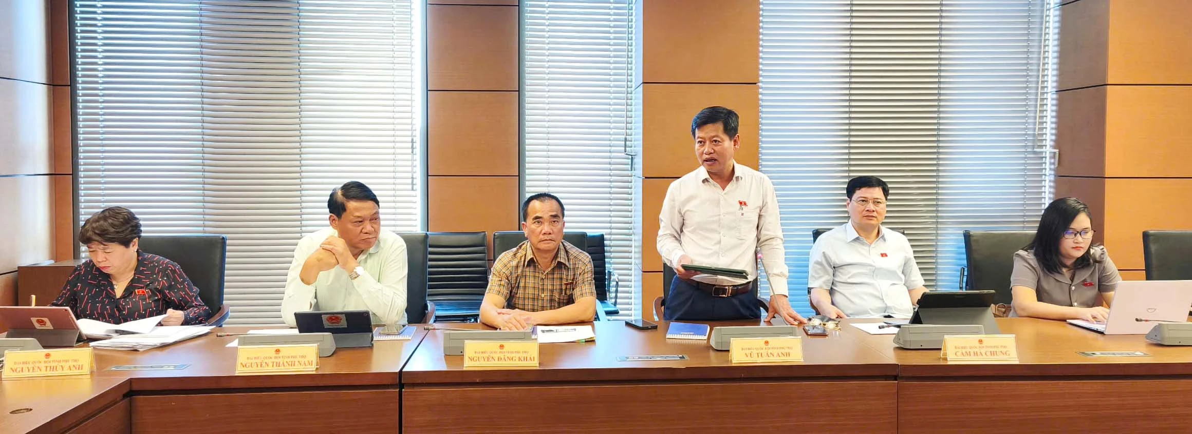 Quốc hội thảo luận tại Tổ về 3 dự án Luật