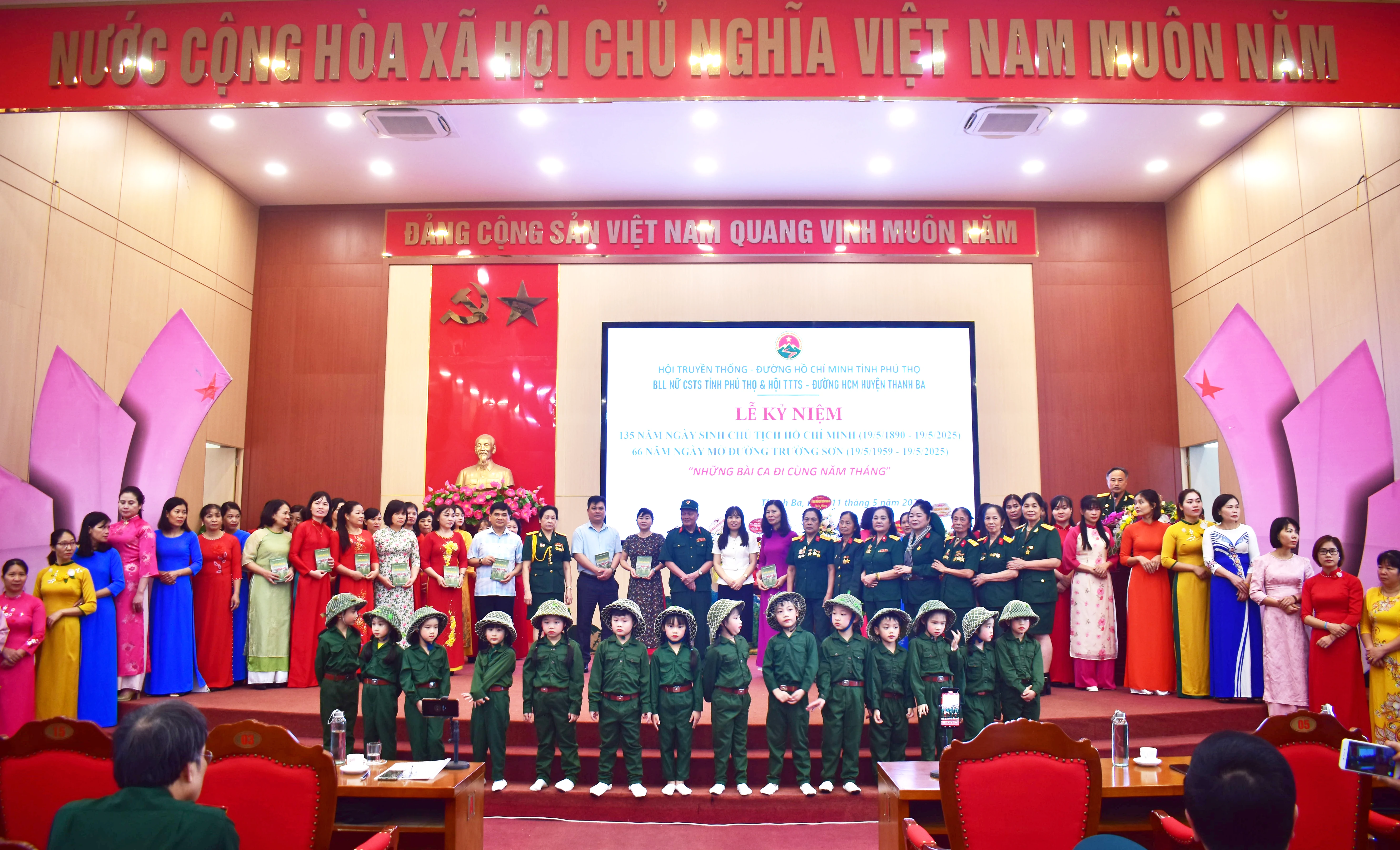 Chương trình nghệ thuật “Những bài ca đi cùng năm tháng”