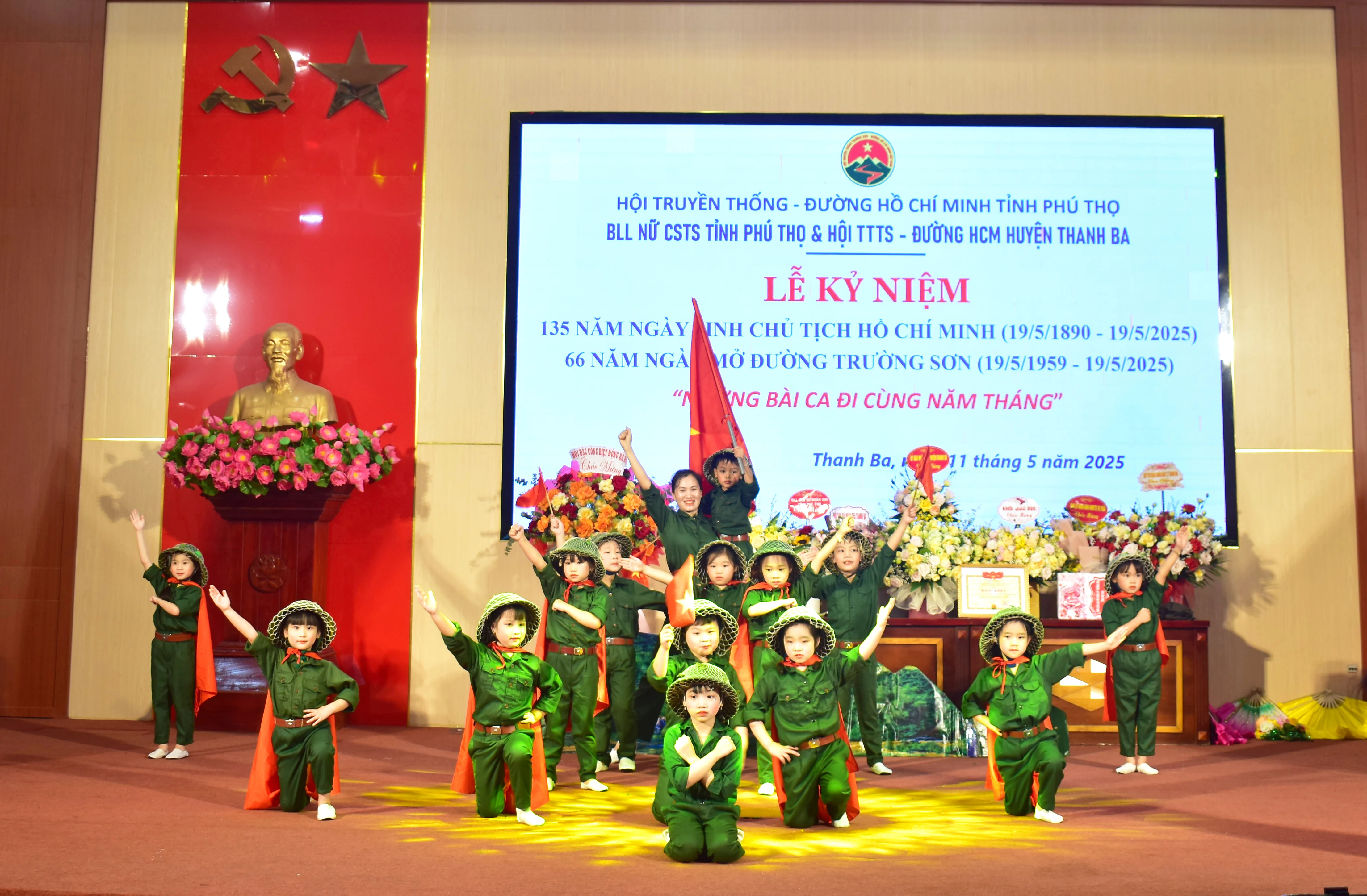 Chương trình nghệ thuật “Những bài ca đi cùng năm tháng”