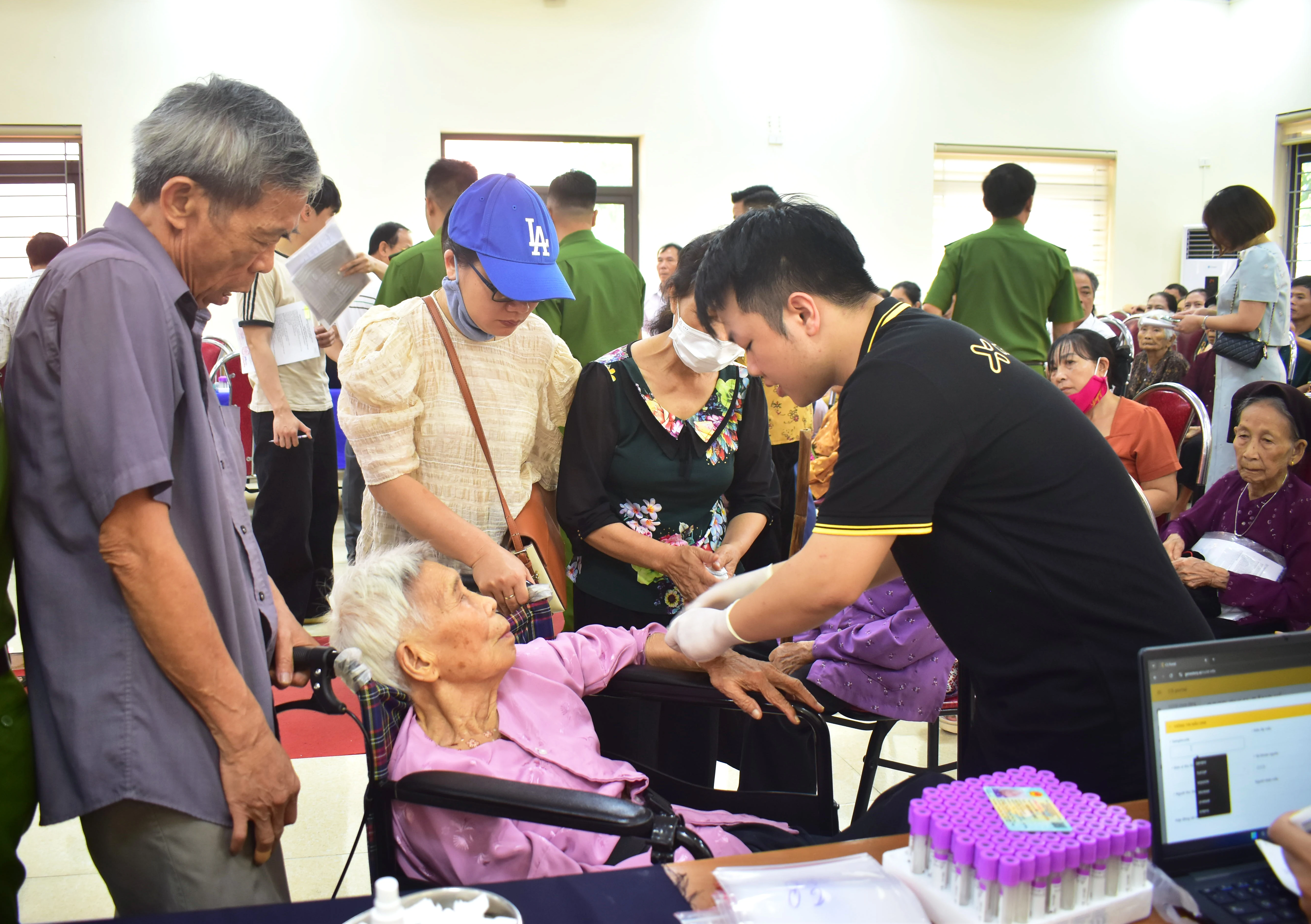 Thu nhận 355 mẫu ADN cho thân nhân liệt sĩ chưa xác định danh tính