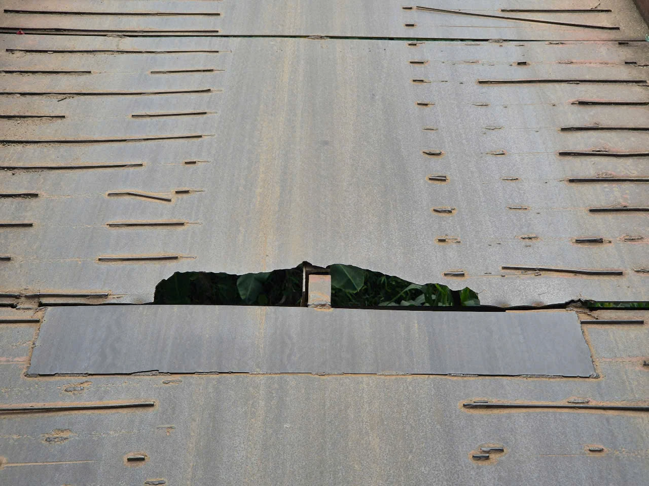 Cần nhanh chóng khắc phục tình trạng xuống cấp của cầu treo Hà Biên