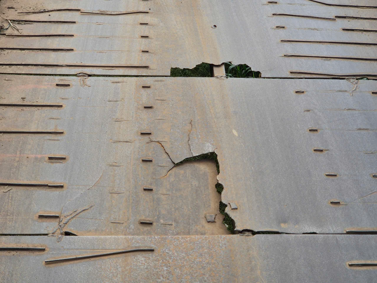 Cần nhanh chóng khắc phục tình trạng xuống cấp của cầu treo Hà Biên