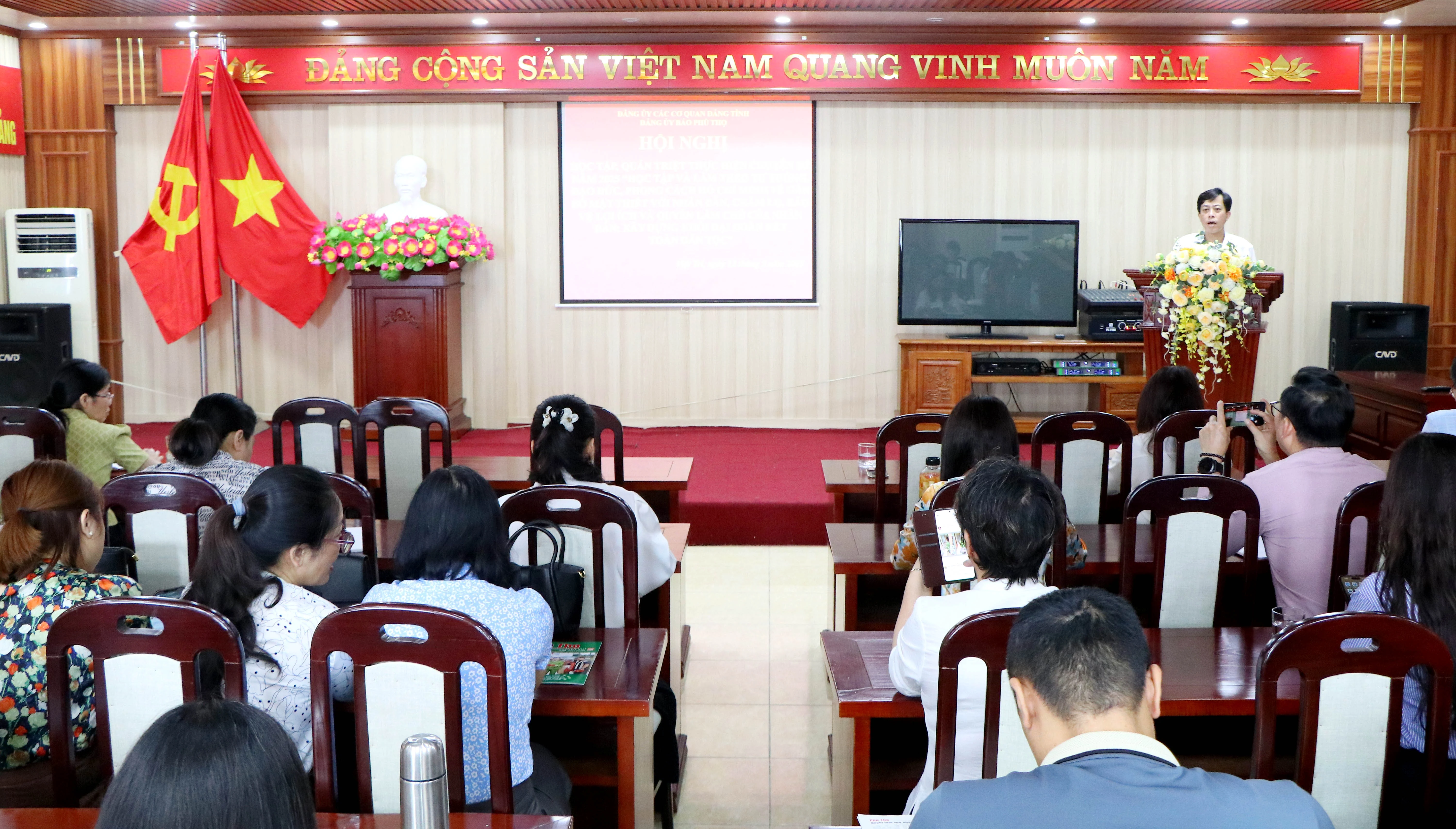 Đảng bộ Báo Phú Thọ tổ chức Hội nghị học tập, quán triệt thực hiện chuyên đề năm 2025