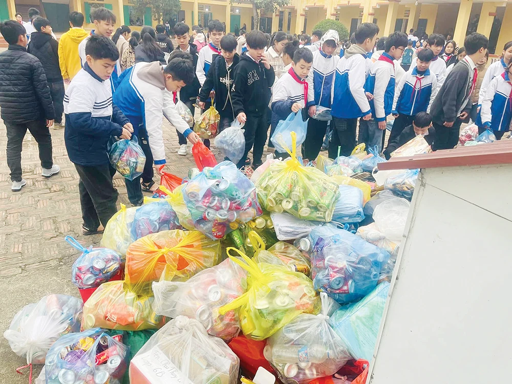 Thiếu nhi Đất Tổ làm theo lời Bác dạy