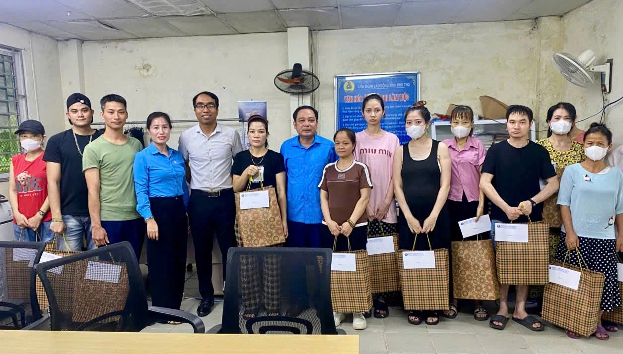 Hỗ trợ đoàn viên, NLĐ nhân dịp Tháng Công nhân