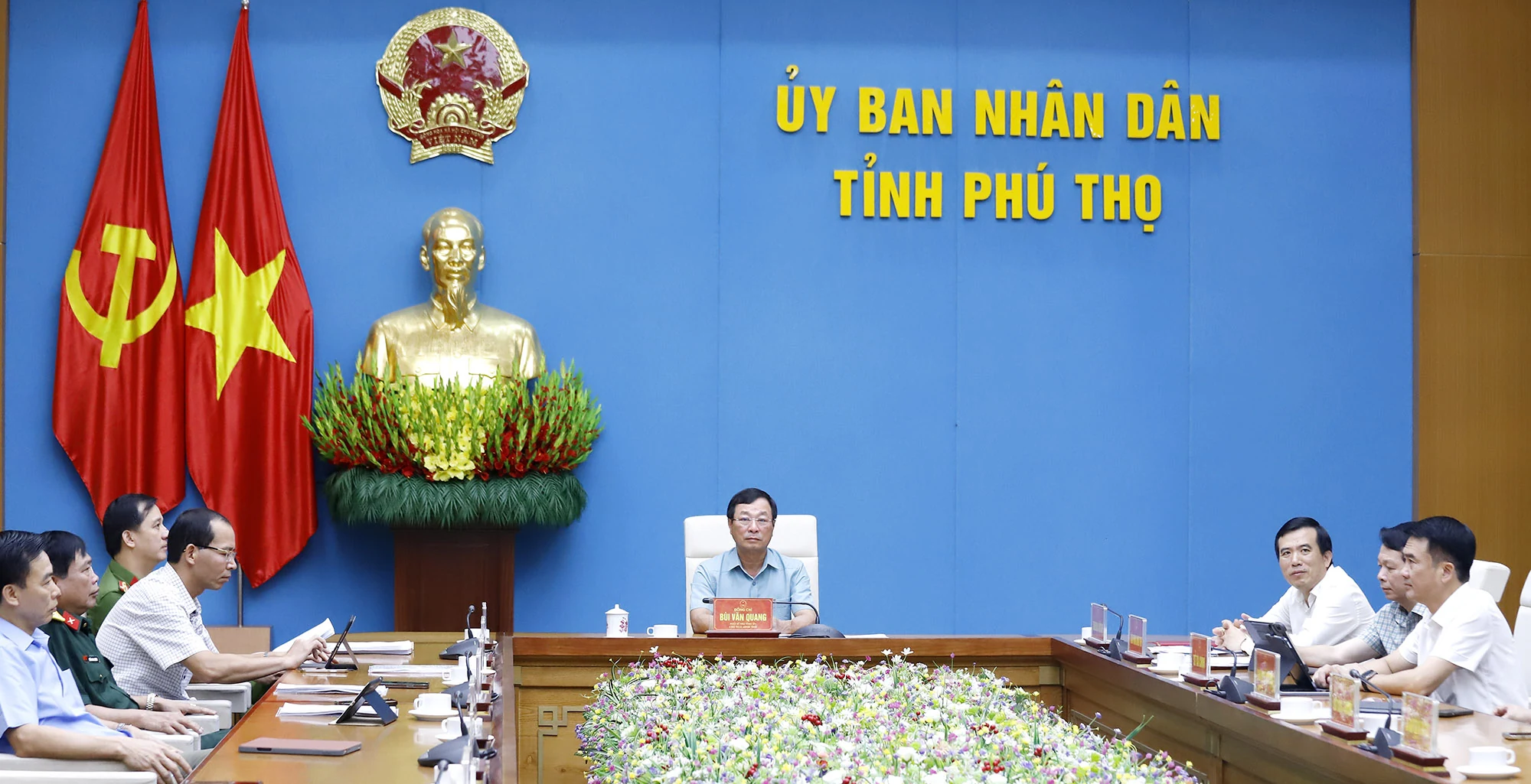 Đẩy mạnh 3 đột phá chiến lược số, cương quyết cắt bỏ các thủ tục hành chính rườm rà