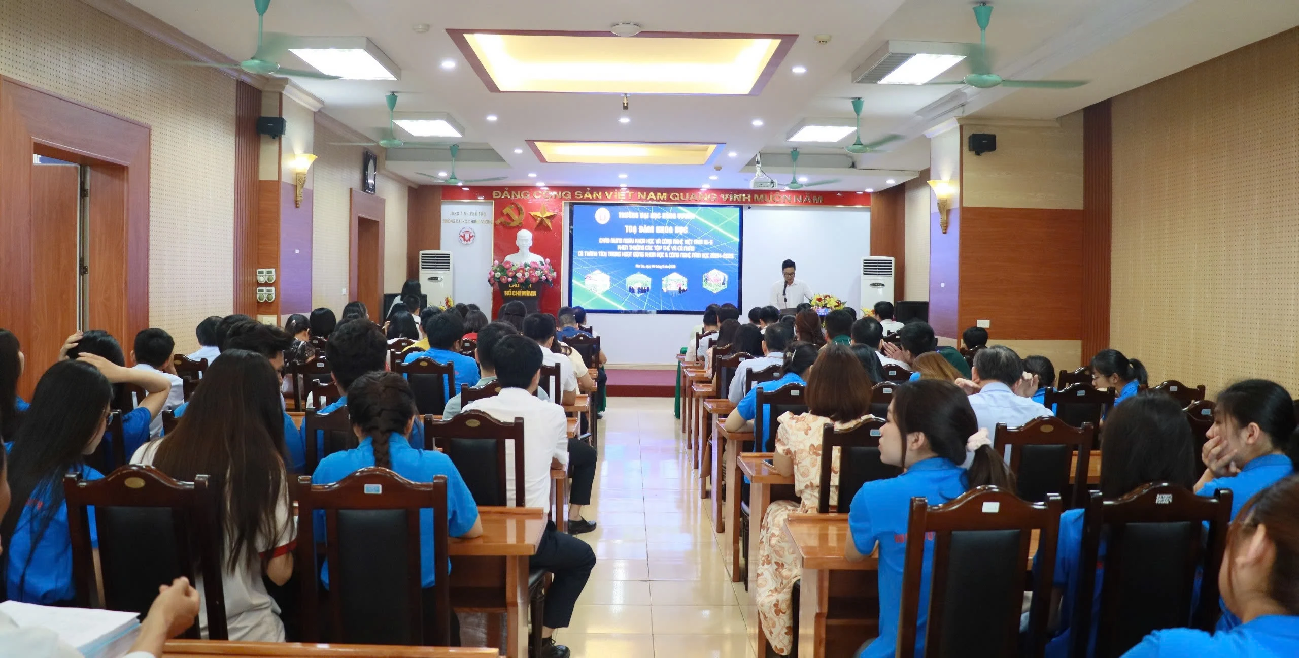 Toạ đàm khoa học chào mừng Ngày Khoa học và Công nghệ Việt Nam