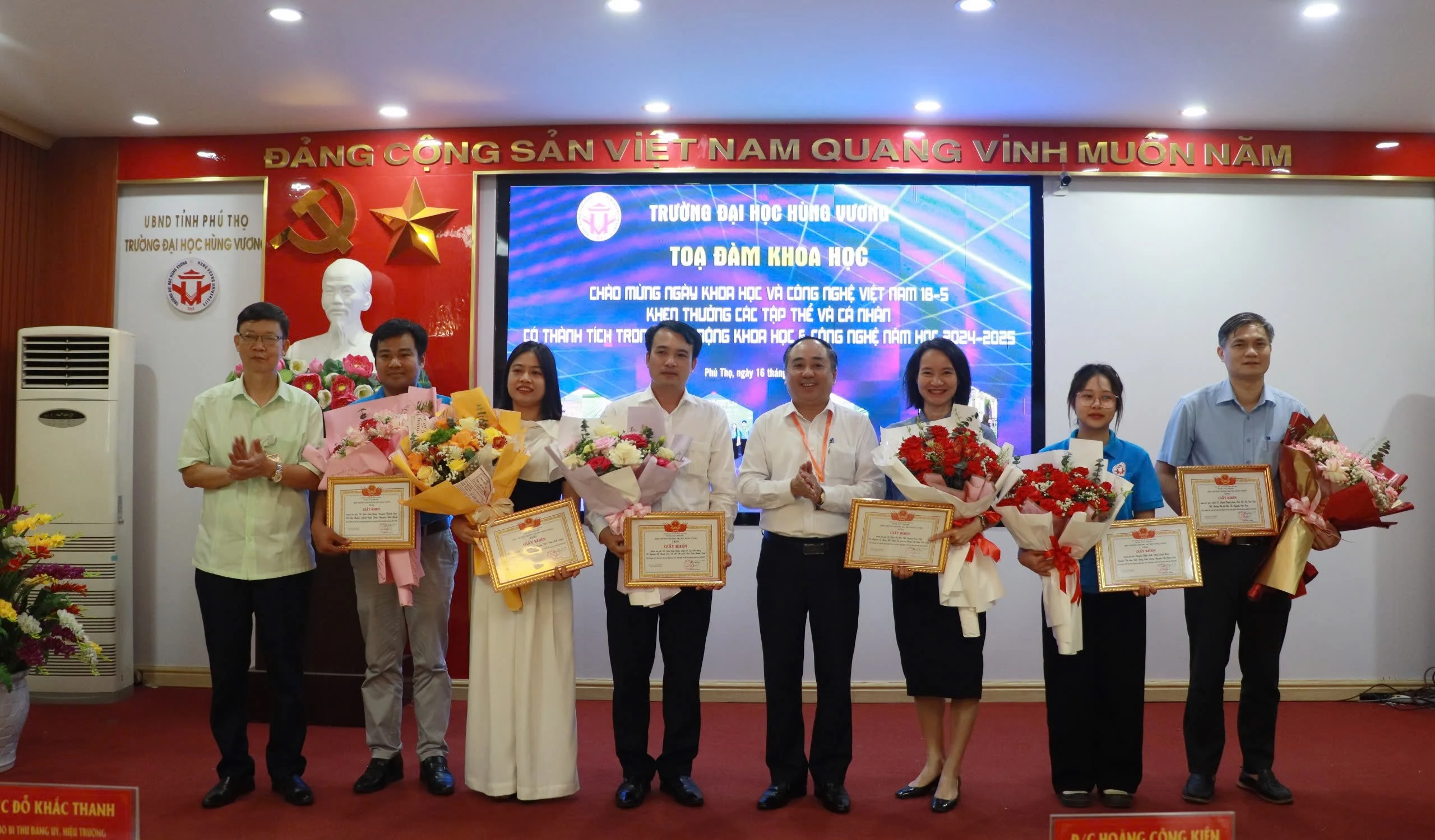 Toạ đàm khoa học chào mừng Ngày Khoa học và Công nghệ Việt Nam