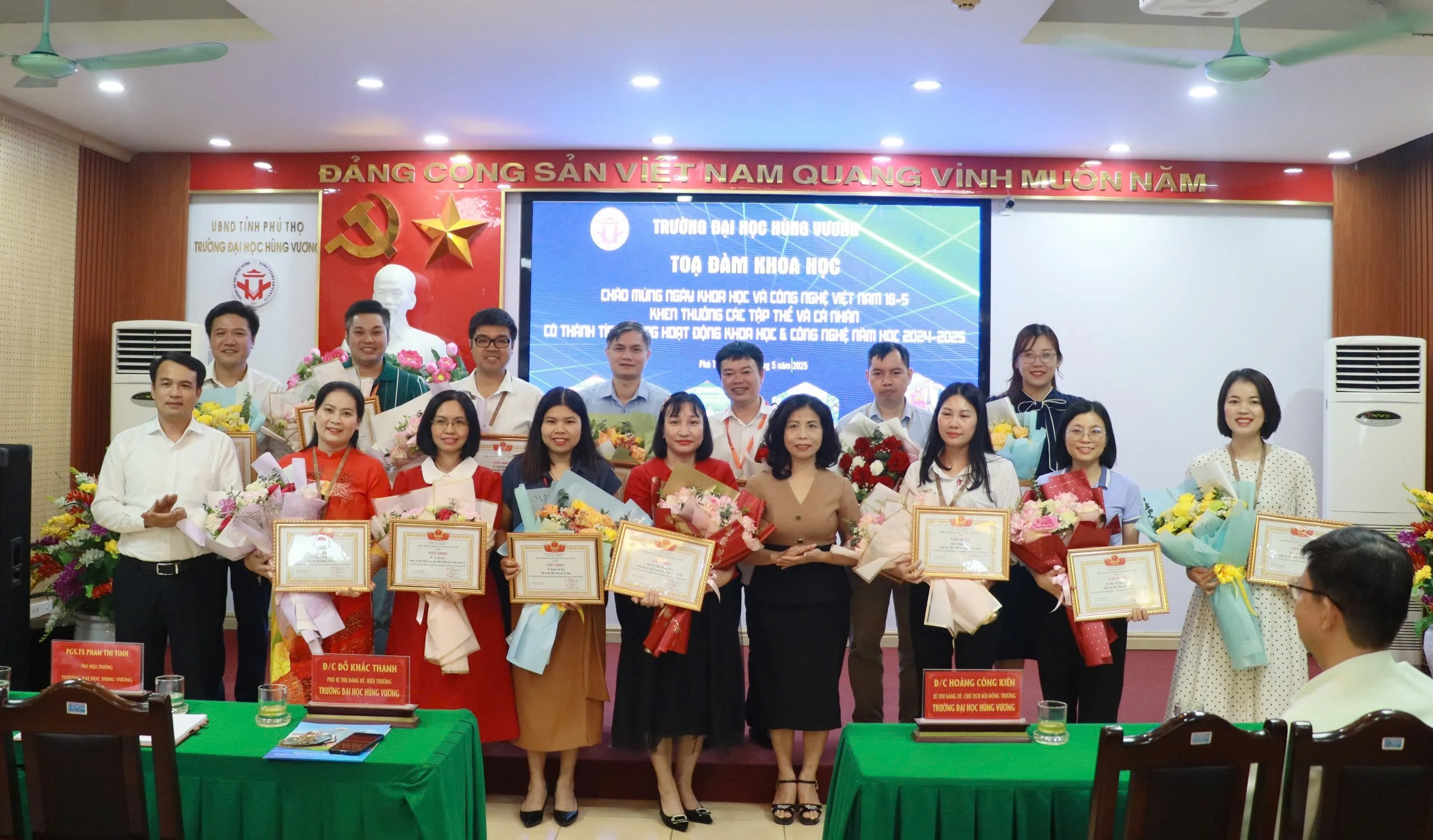 Toạ đàm khoa học chào mừng Ngày Khoa học và Công nghệ Việt Nam