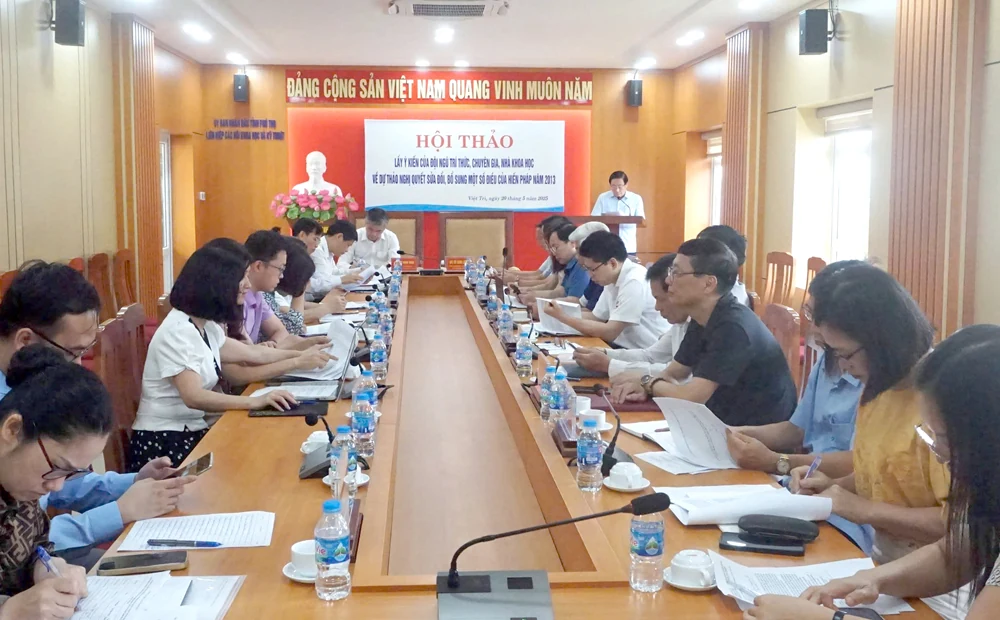 Hội thảo lấy ý kiến về dự thảo nghị quyết sửa đổi, bổ sung một số điều của Hiến pháp năm 2013