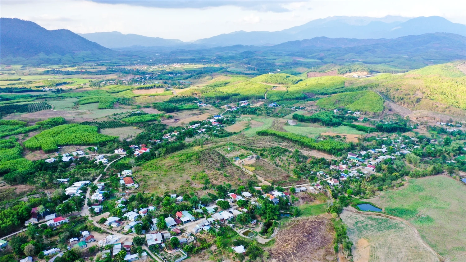 Cuộc sống mới ở thôn Bác Hồ
