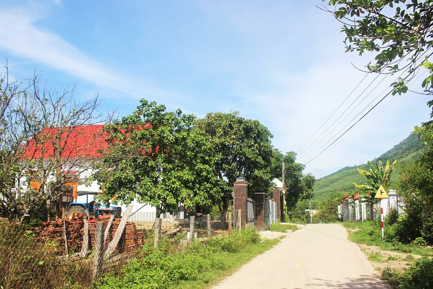 Cuộc sống mới ở thôn Bác Hồ