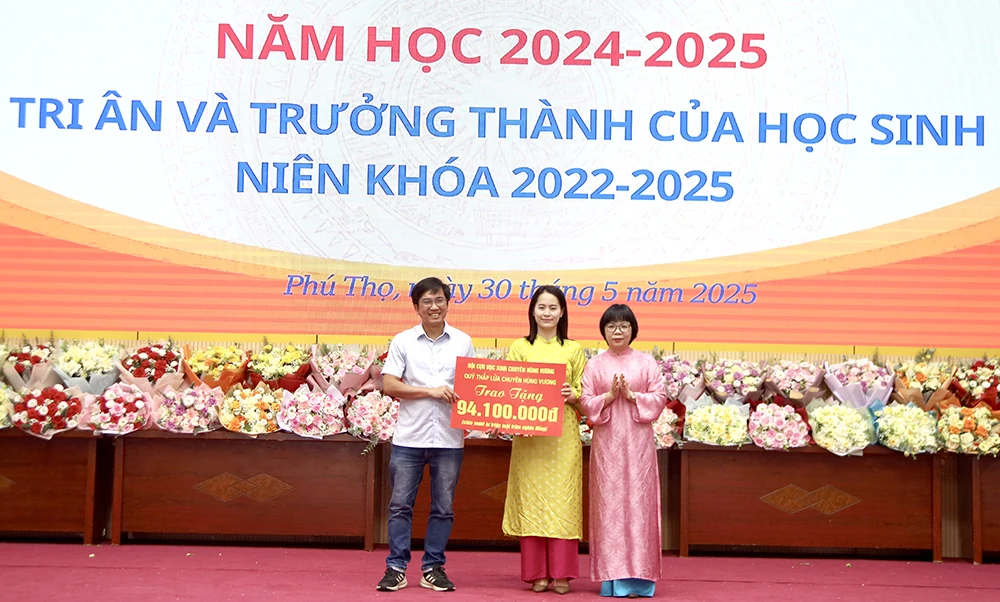 Trường THPT Chuyên Hùng Vương: Tổng kết năm học 2024-2025