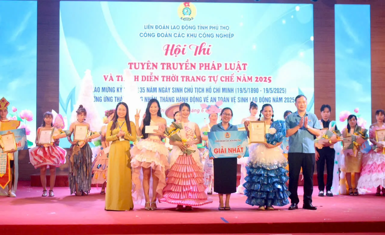 Hội thi tuyên truyền pháp luật và trình diễn thời trang tự chế