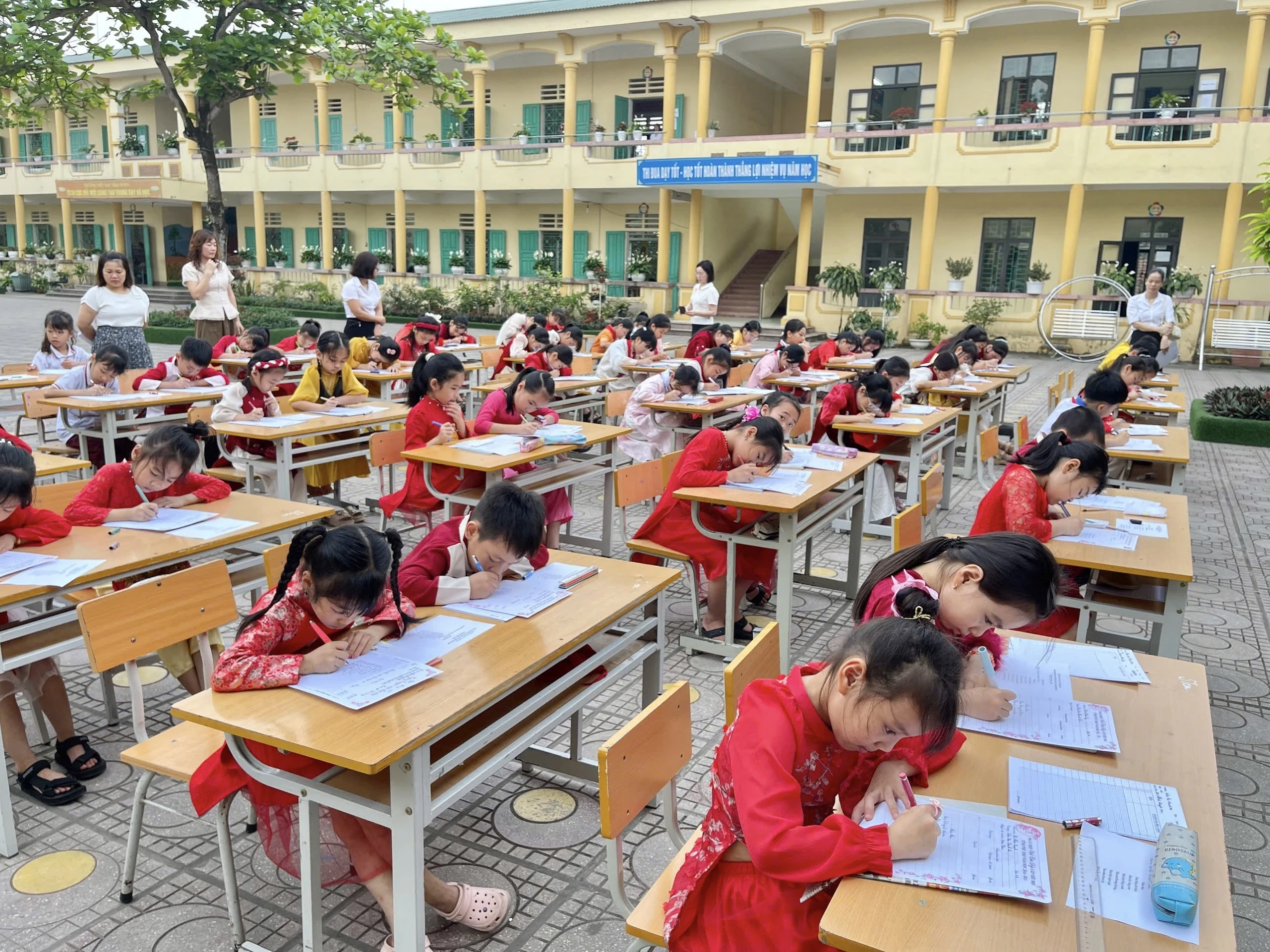 Nét chữ, nết người