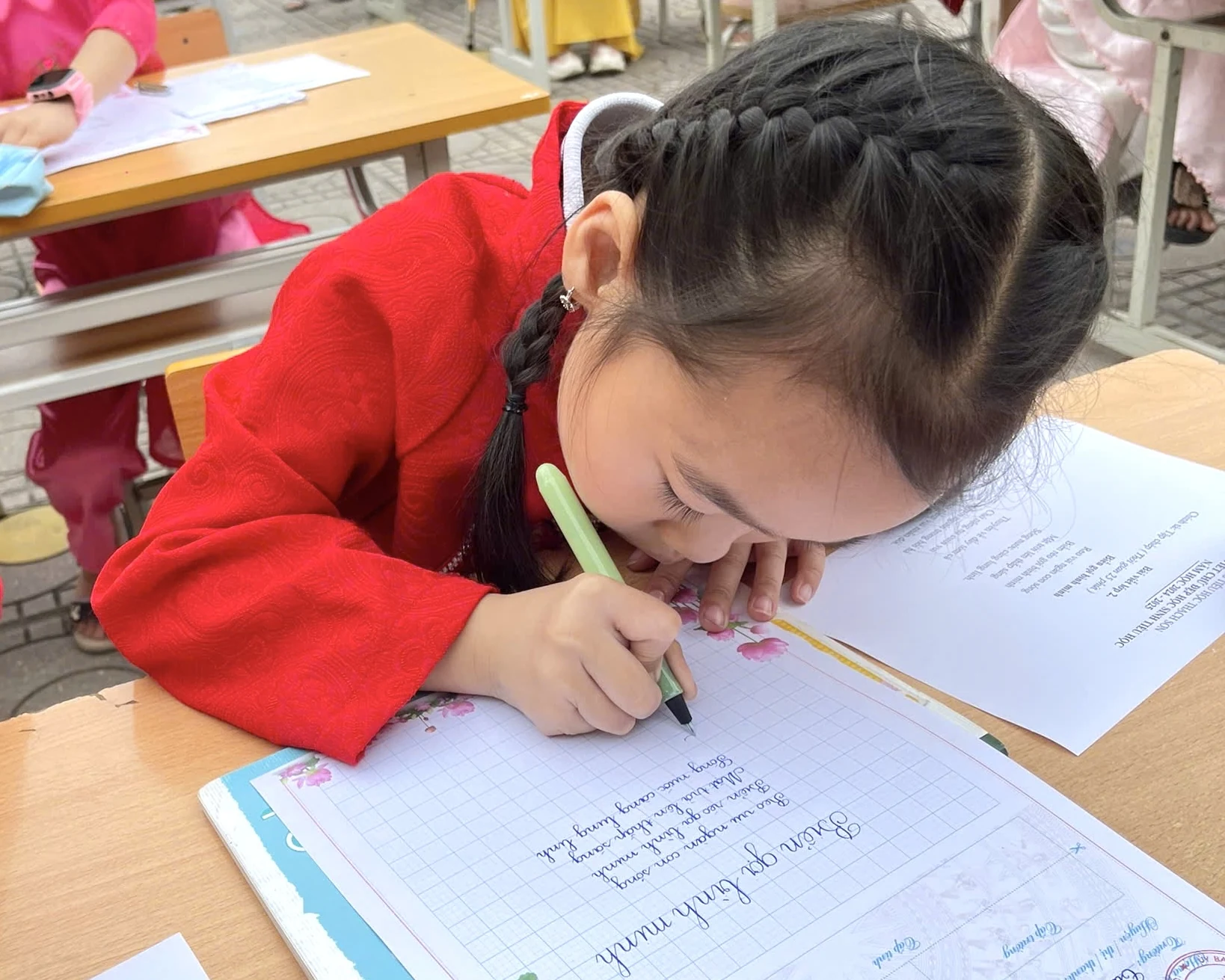 Nét chữ, nết người