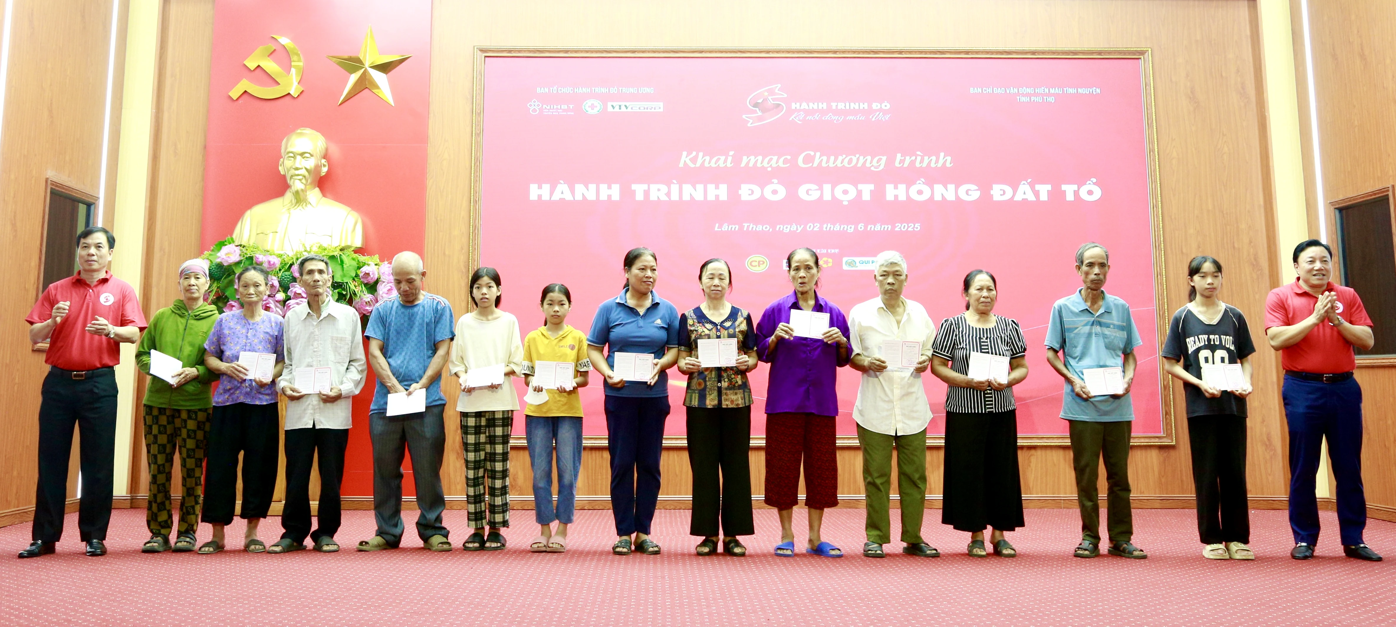 Khai mạc hành trình đỏ “Giọt hồng Đất Tổ”