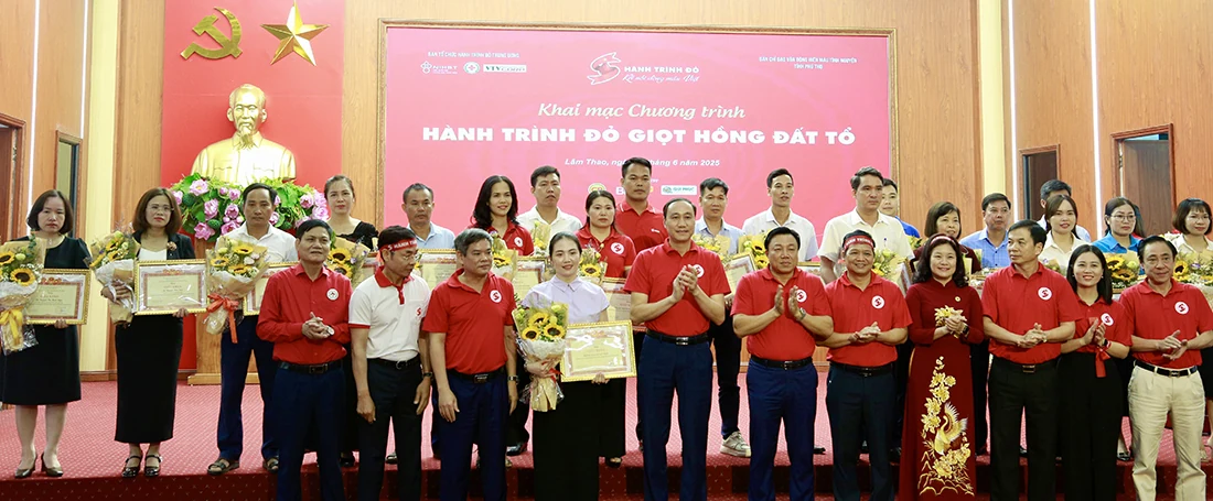 Khai mạc hành trình đỏ “Giọt hồng Đất Tổ”