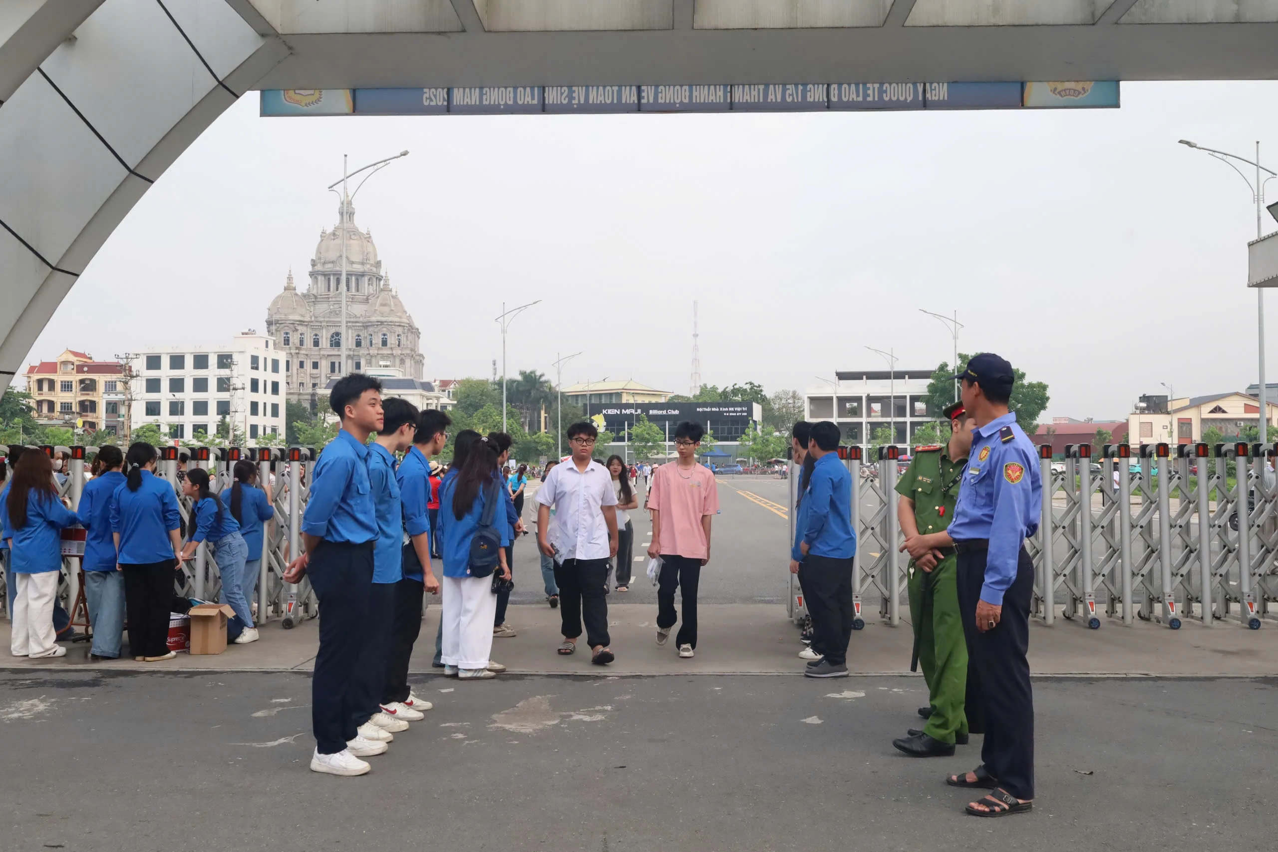 1.455 thí sinh thi vào lớp 10 Trường THPT Chuyên Hùng Vương