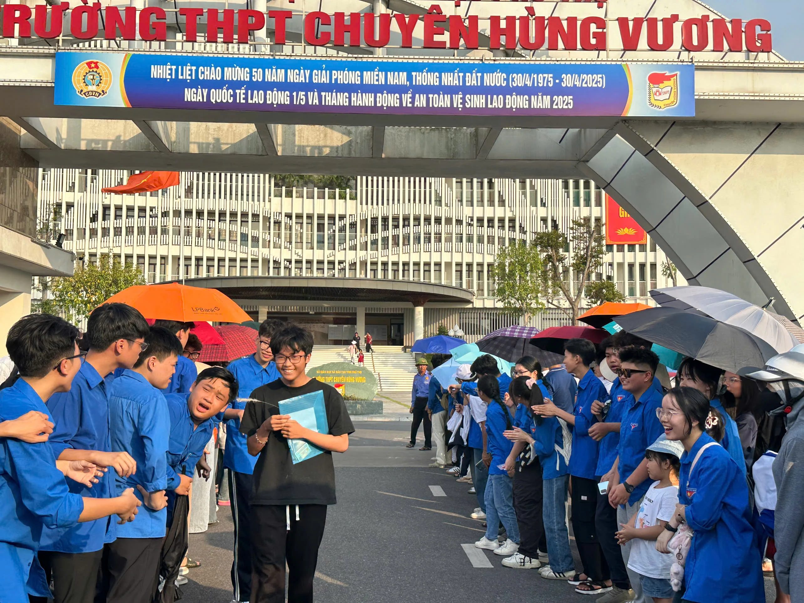 Hoàn thành kỳ thi vào lớp 10 THPT Chuyên Hùng Vương