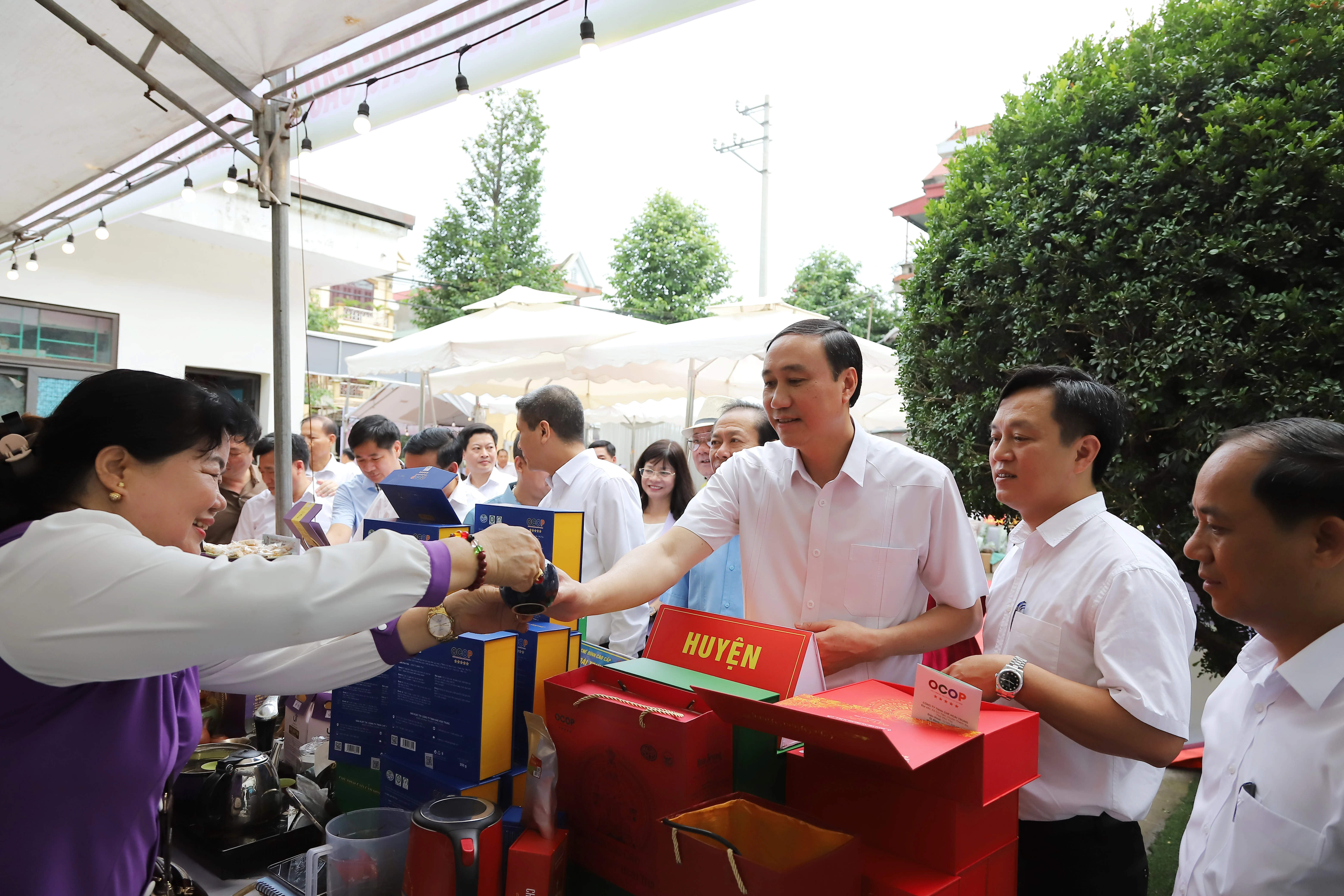 Khai mạc Ngày hội quảng bá, kết nối hỗ trợ tiêu thụ sản phẩm OCOP và nông sản tiêu biểu