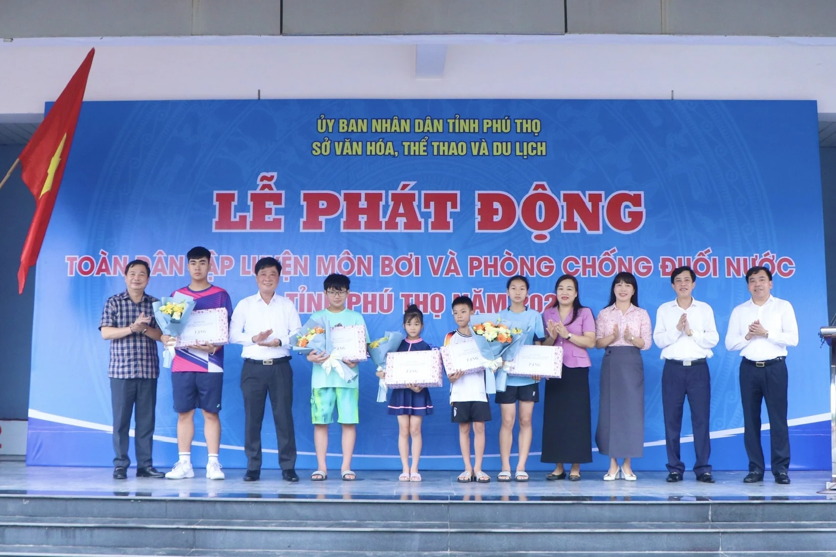 Lễ phát động toàn dân tập luyện môn bơi, phòng chống đuối nước