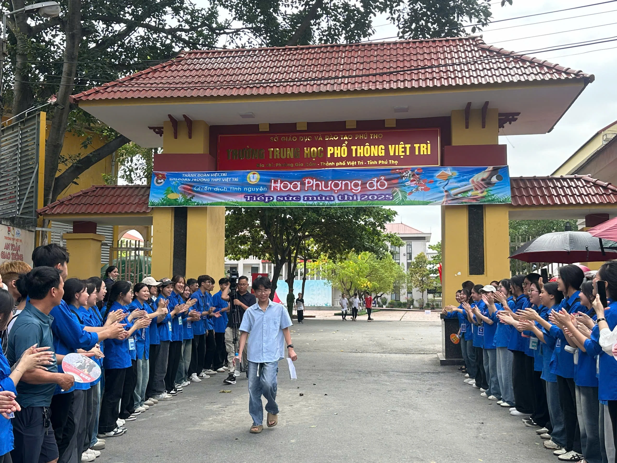 Bố trí tiếp nhận học sinh xin chuyển trường do bố, mẹ chuyển công tác