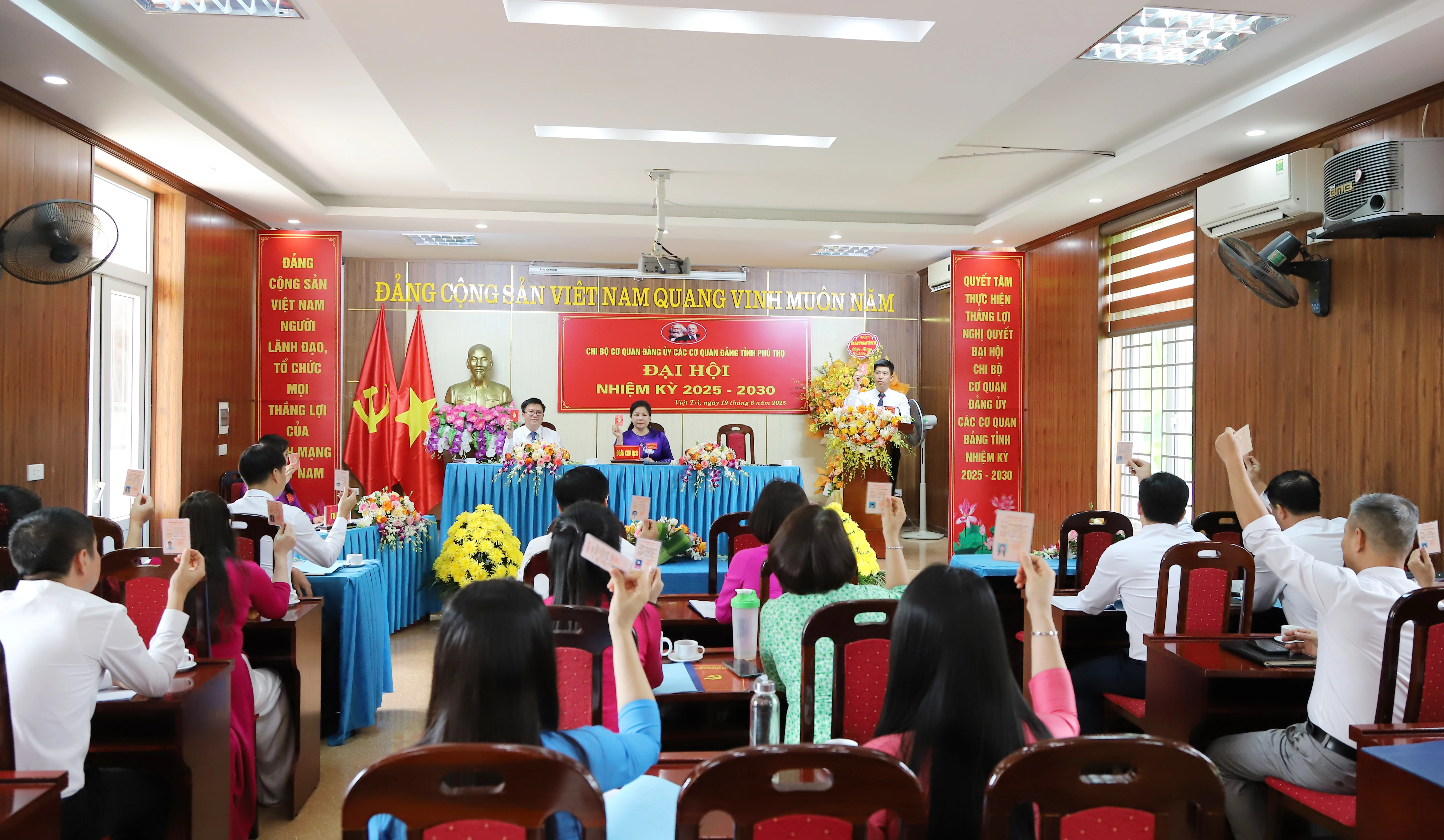 Đại hội Chi bộ cơ quan Đảng ủy các cơ quan Đảng tỉnh, nhiệm kỳ 2025-2030