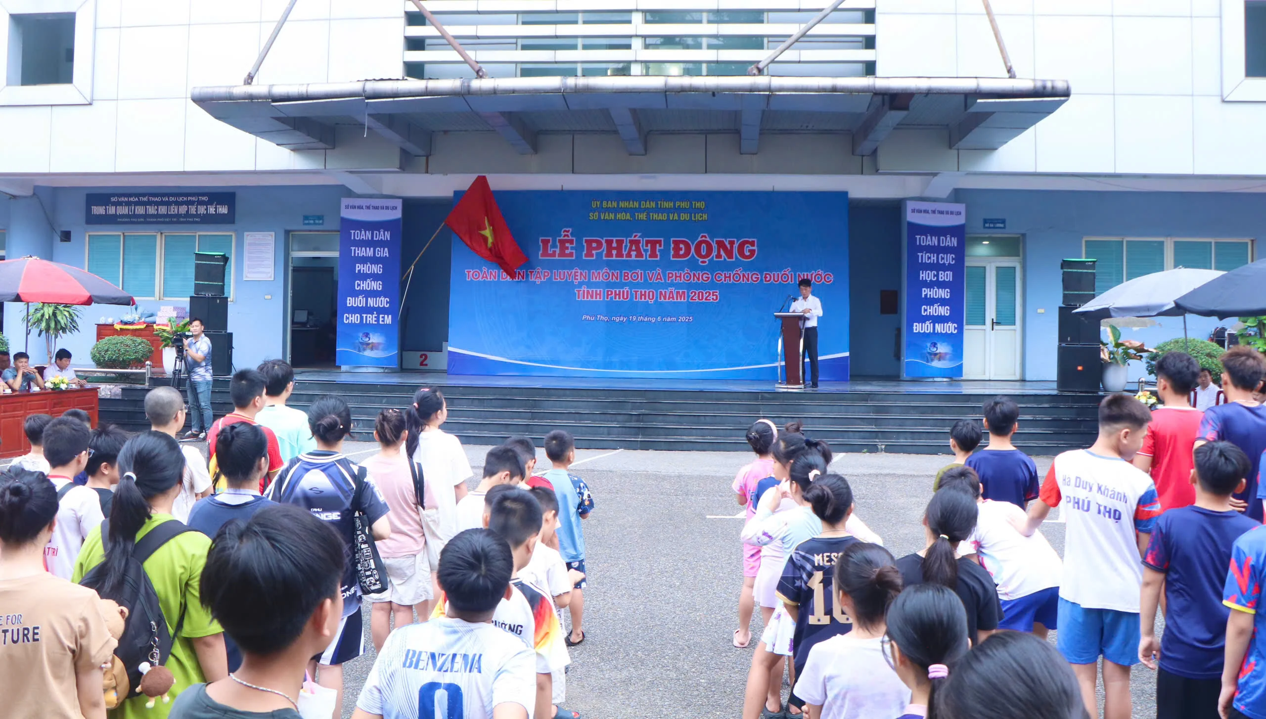 Lễ phát động toàn dân tập luyện môn bơi, phòng chống đuối nước