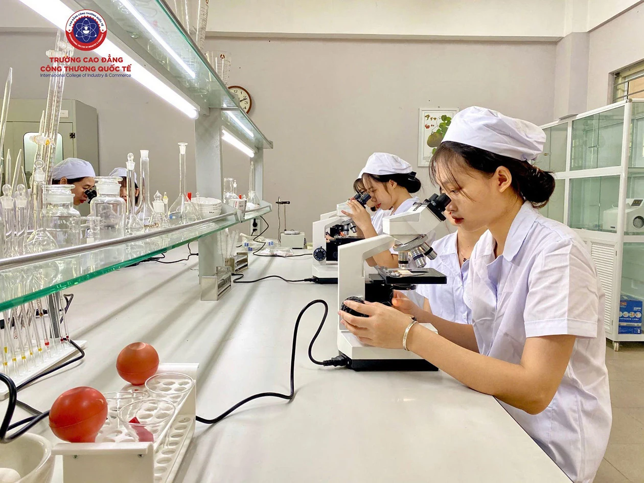 Nên chọn và học ngành điều dưỡng ở đâu chất lượng?