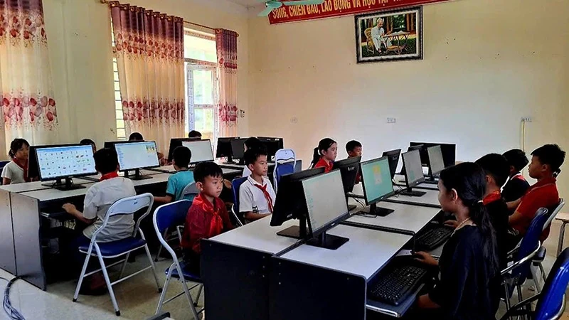 Tạo cơ hội học tập cho học sinh vùng cao