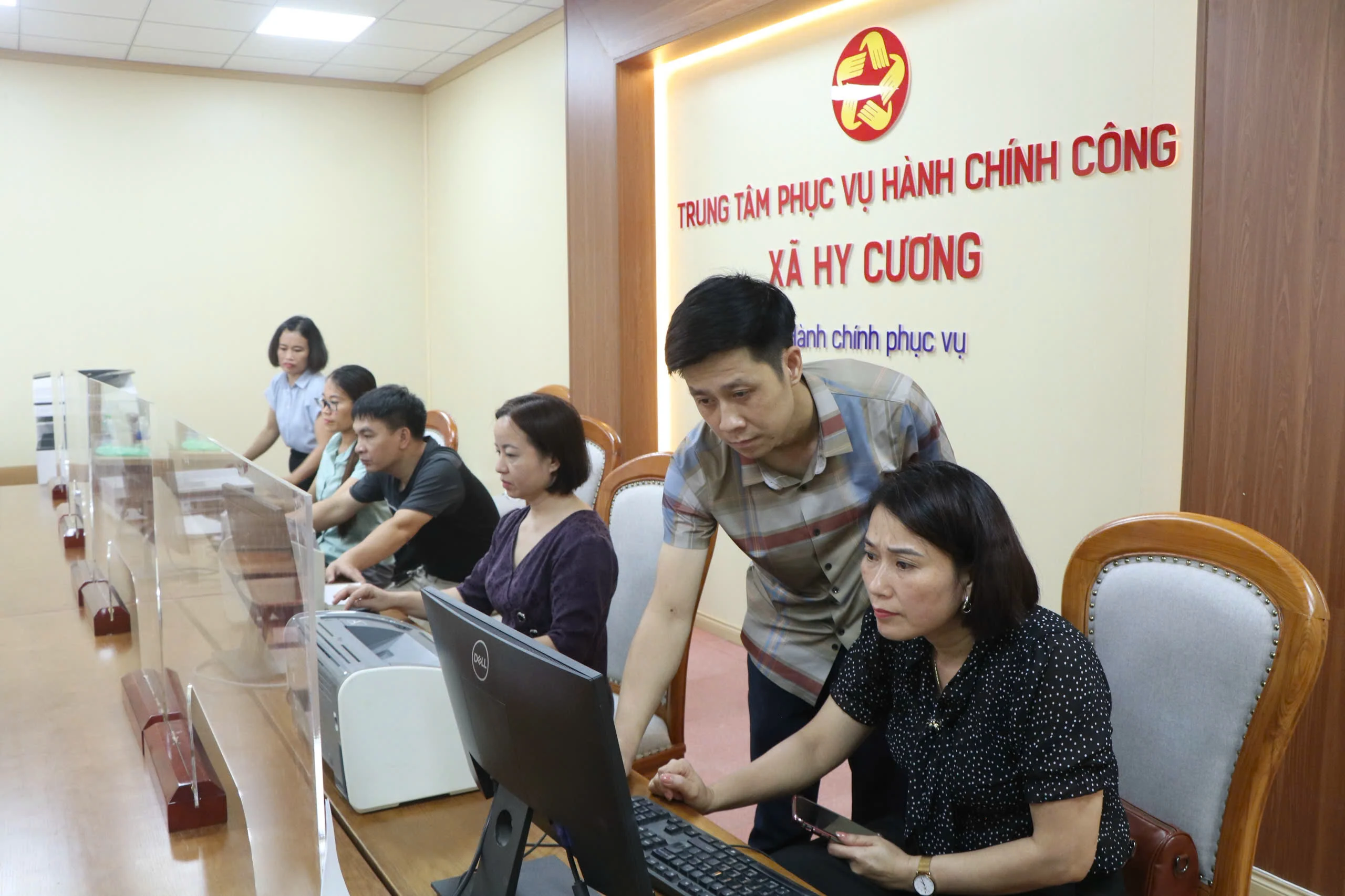 Các đơn vị hành chính mới khẩn trương sắp xếp ổn định trụ sở