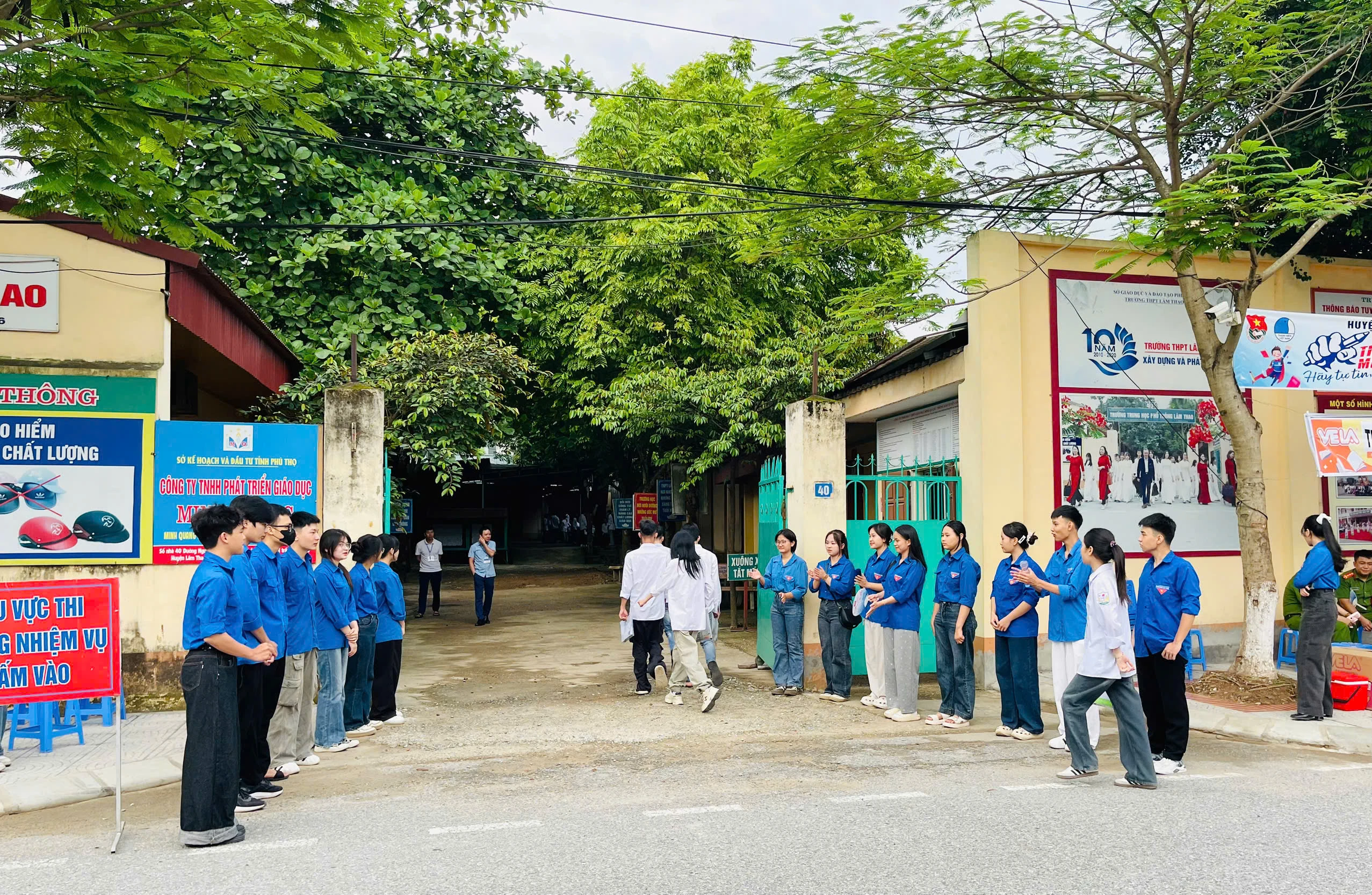 Thí sinh bước vào ngày thi thứ hai - Kỳ thi tốt nghiệp THPT năm 2025