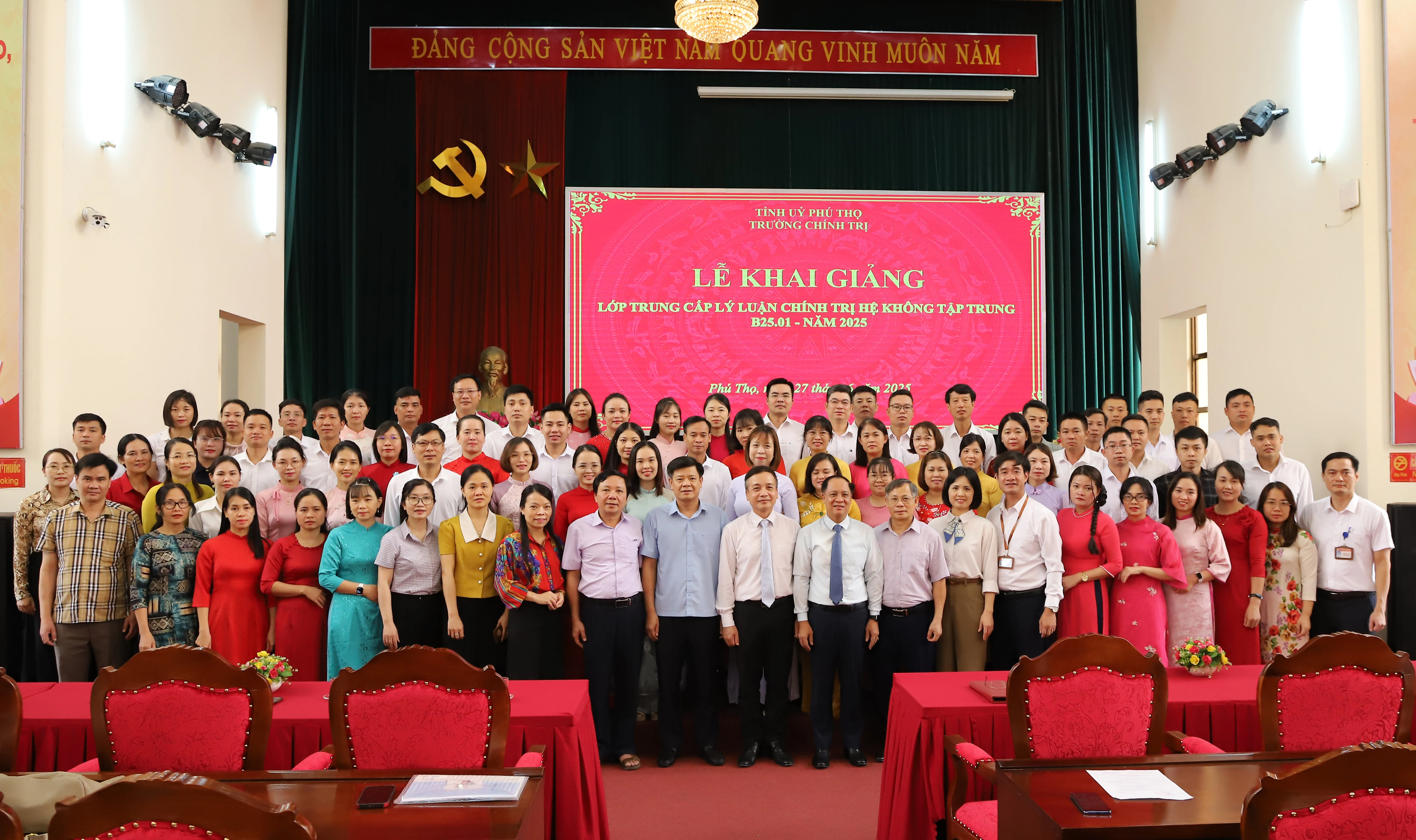 Khai giảng lớp Trung cấp lý luận chính trị hệ không tập trung B25.01