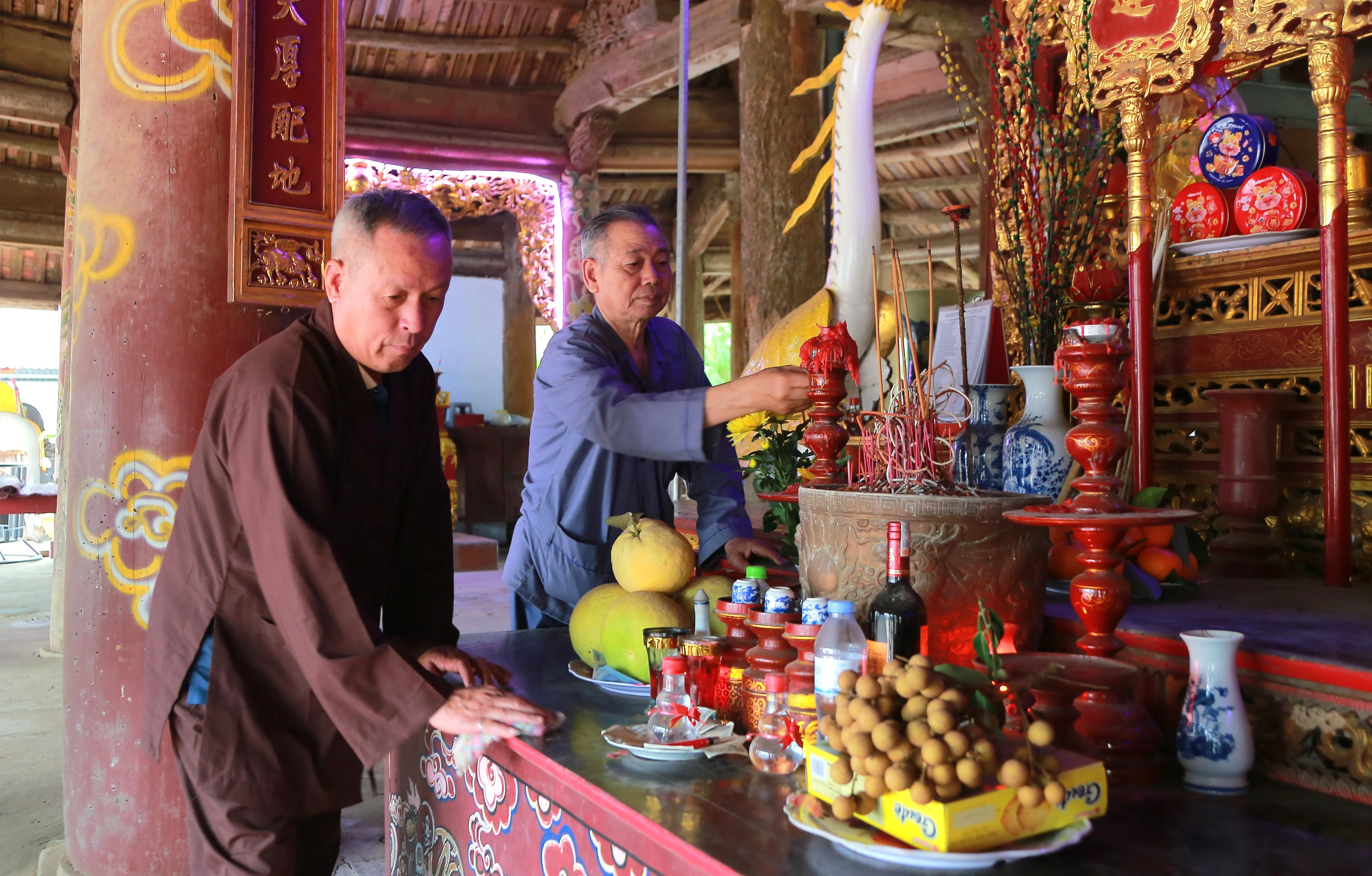 Chuyện của những người trông coi di tích