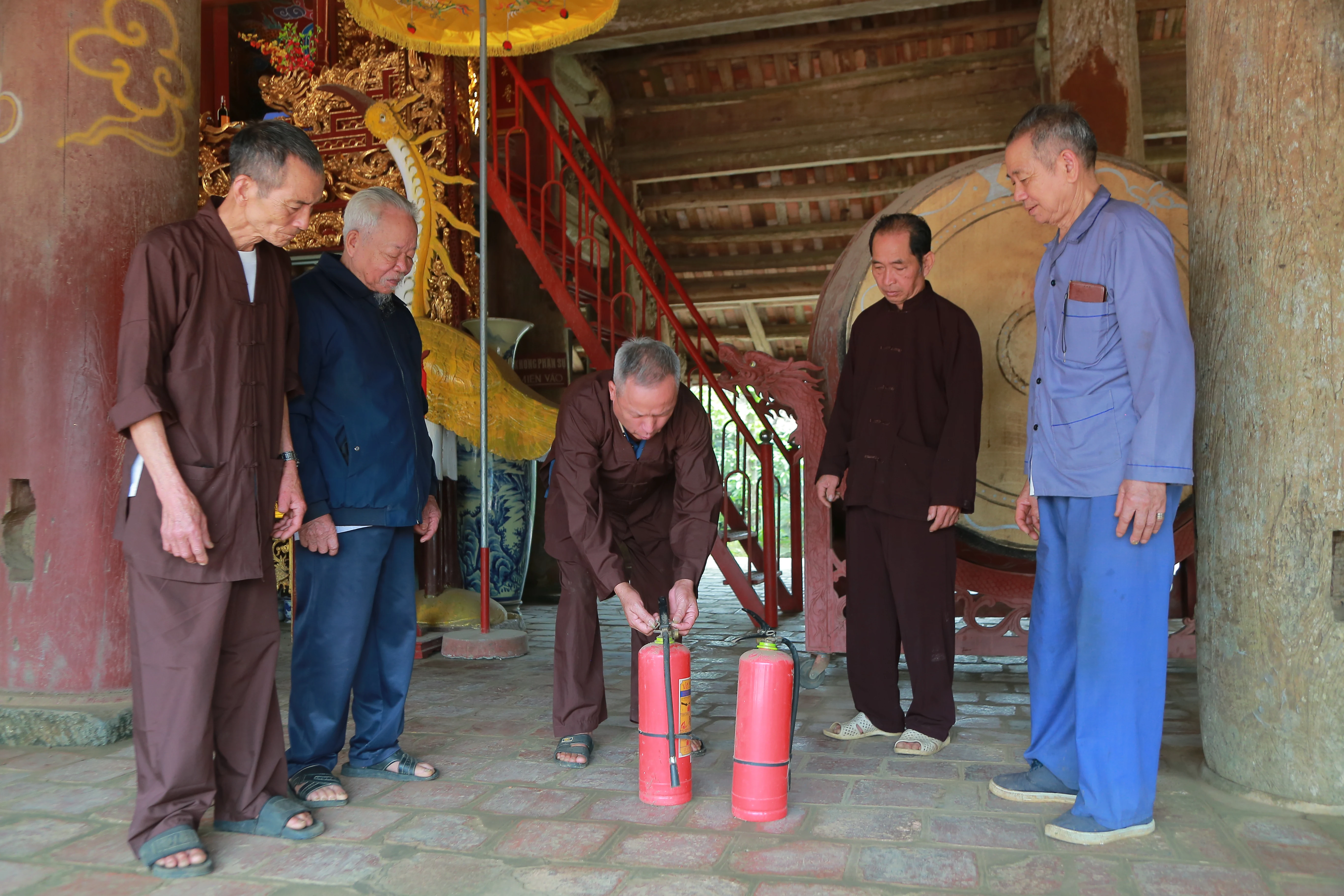 Chuyện của những người trông coi di tích